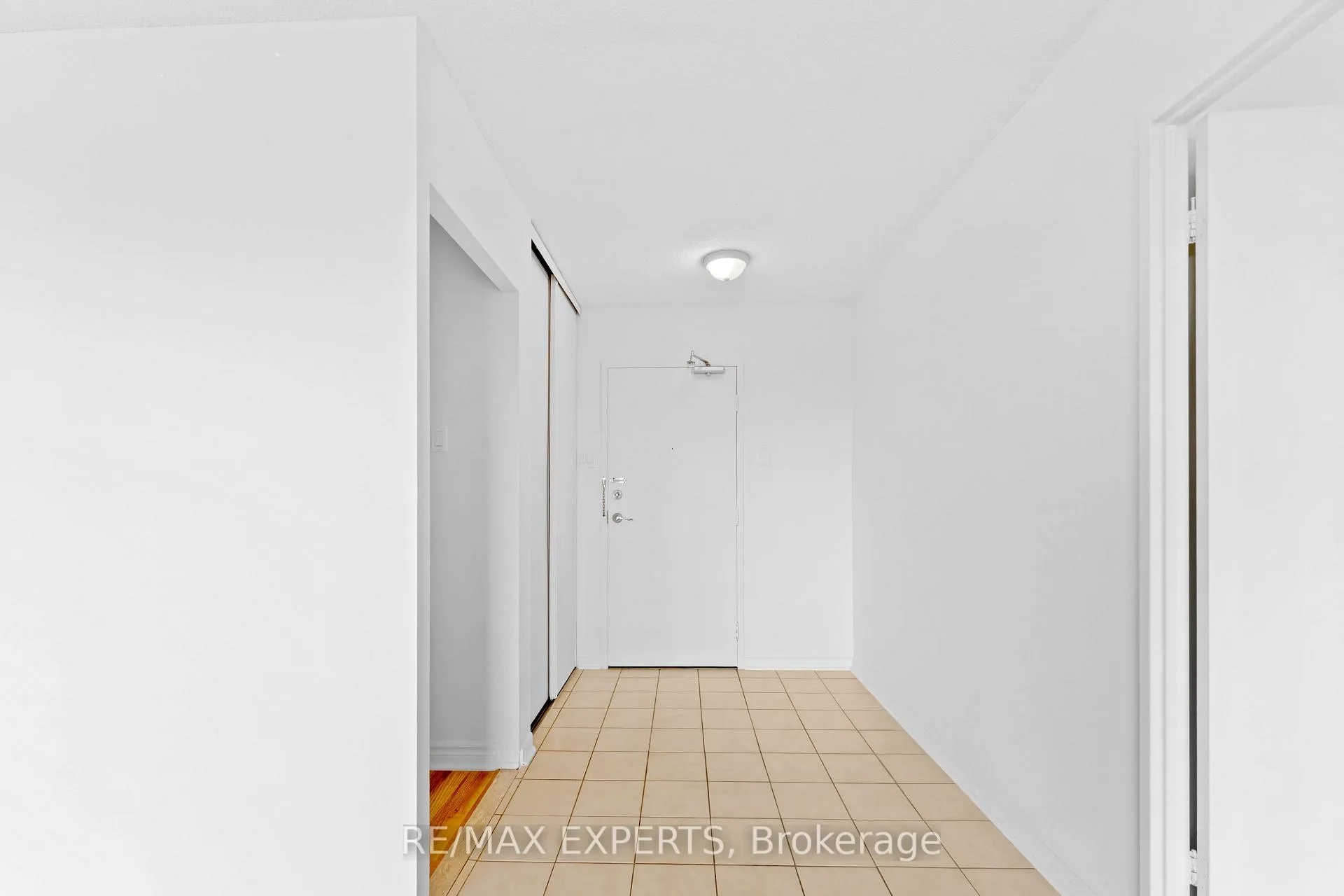 Photo 5 of Unit 607, 8111 Yonge Street, Markham, Royal Orchard — HOMEH