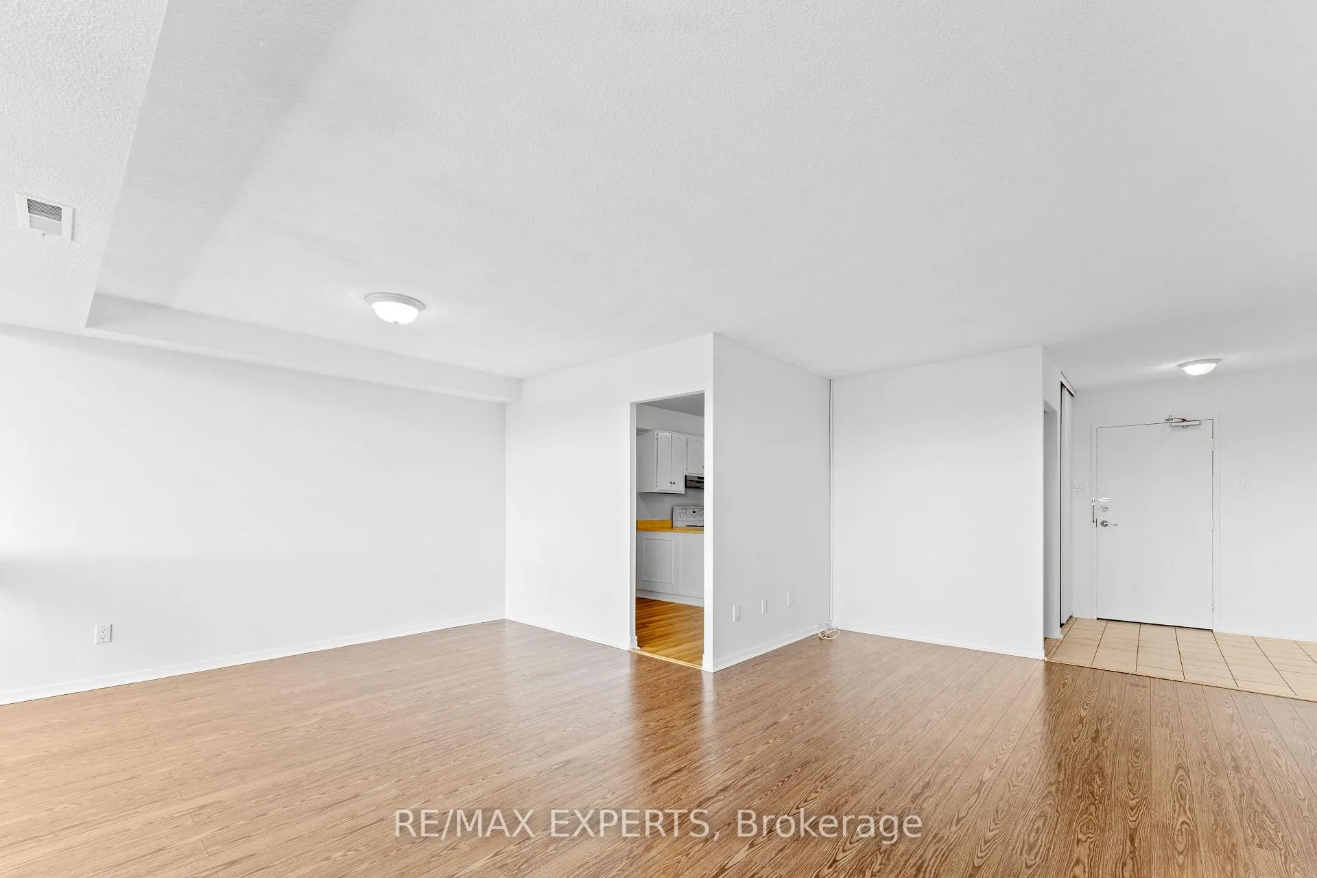 Photo 6 of Unit 607, 8111 Yonge Street, Markham, Royal Orchard — HOMEH