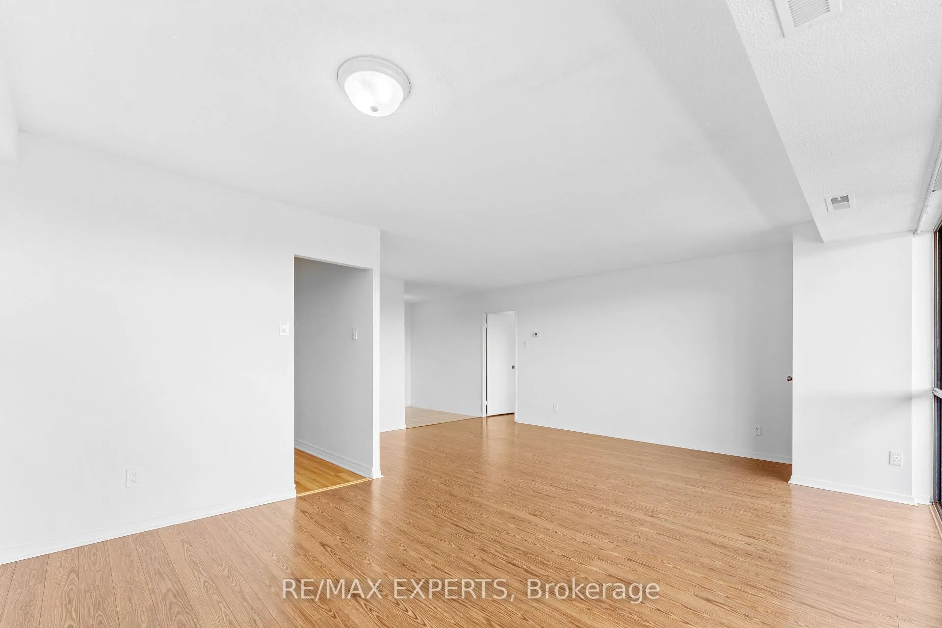 Photo 7 of Unit 607, 8111 Yonge Street, Markham, Royal Orchard — HOMEH