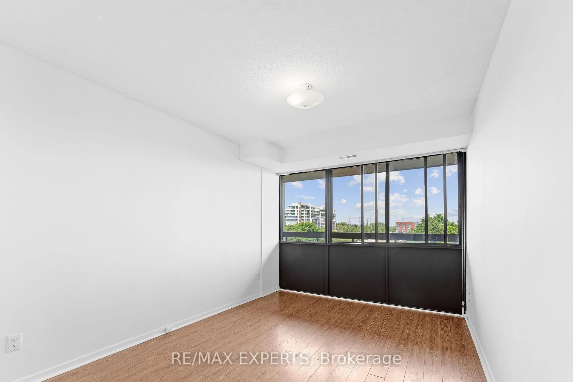 Photo 13 of Unit 607, 8111 Yonge Street, Markham, Royal Orchard — HOMEH