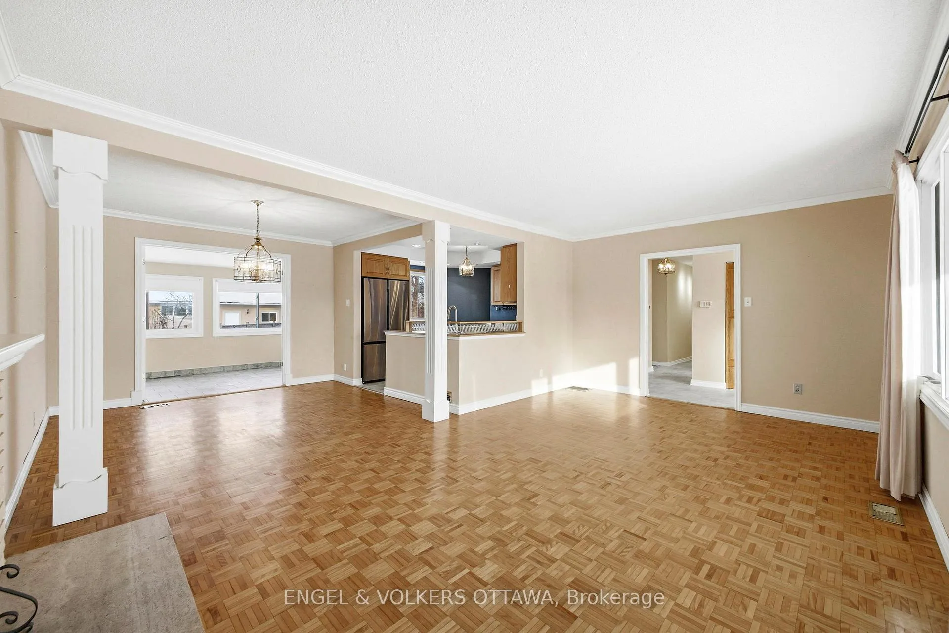 Photo 4 of 49 Inverness Avenue, Ottawa, Borden Farm/Stewart Farm/Carleton Heights/Parkwood Hills — HOMEH