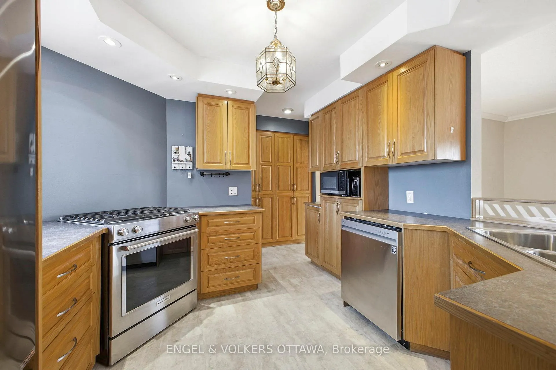 Photo 12 of 49 Inverness Avenue, Ottawa, Borden Farm/Stewart Farm/Carleton Heights/Parkwood Hills — HOMEH