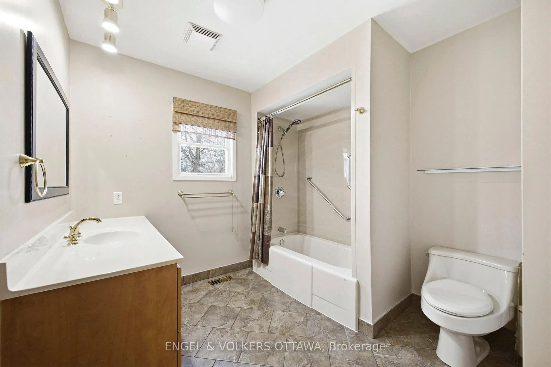Photo 22 of 49 Inverness Avenue, Ottawa, Borden Farm/Stewart Farm/Carleton Heights/Parkwood Hills — HOMEH