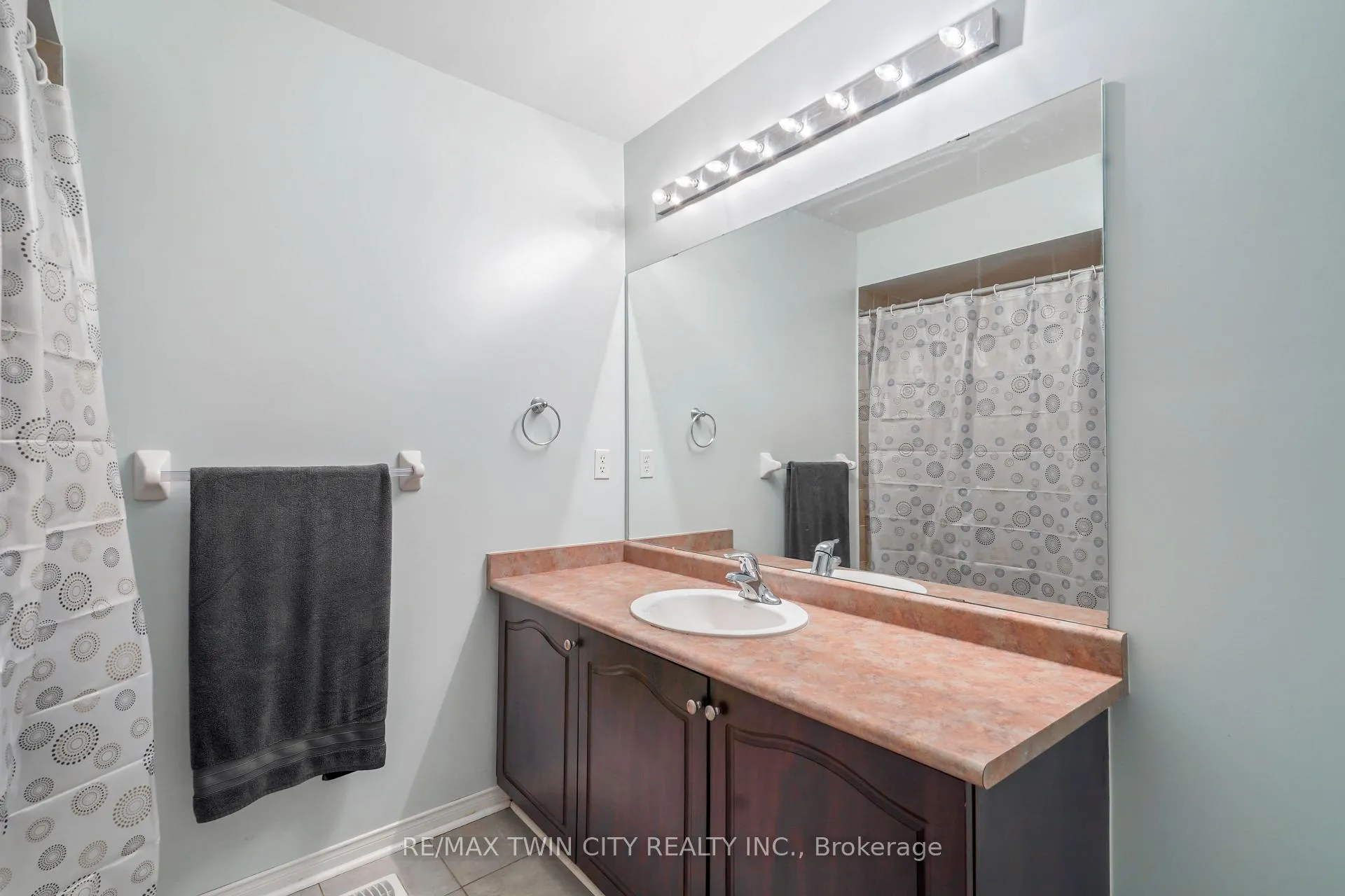 Photo 24 of 199 Blackburn Drive, Brantford, Shellard Lane — HOMEH
