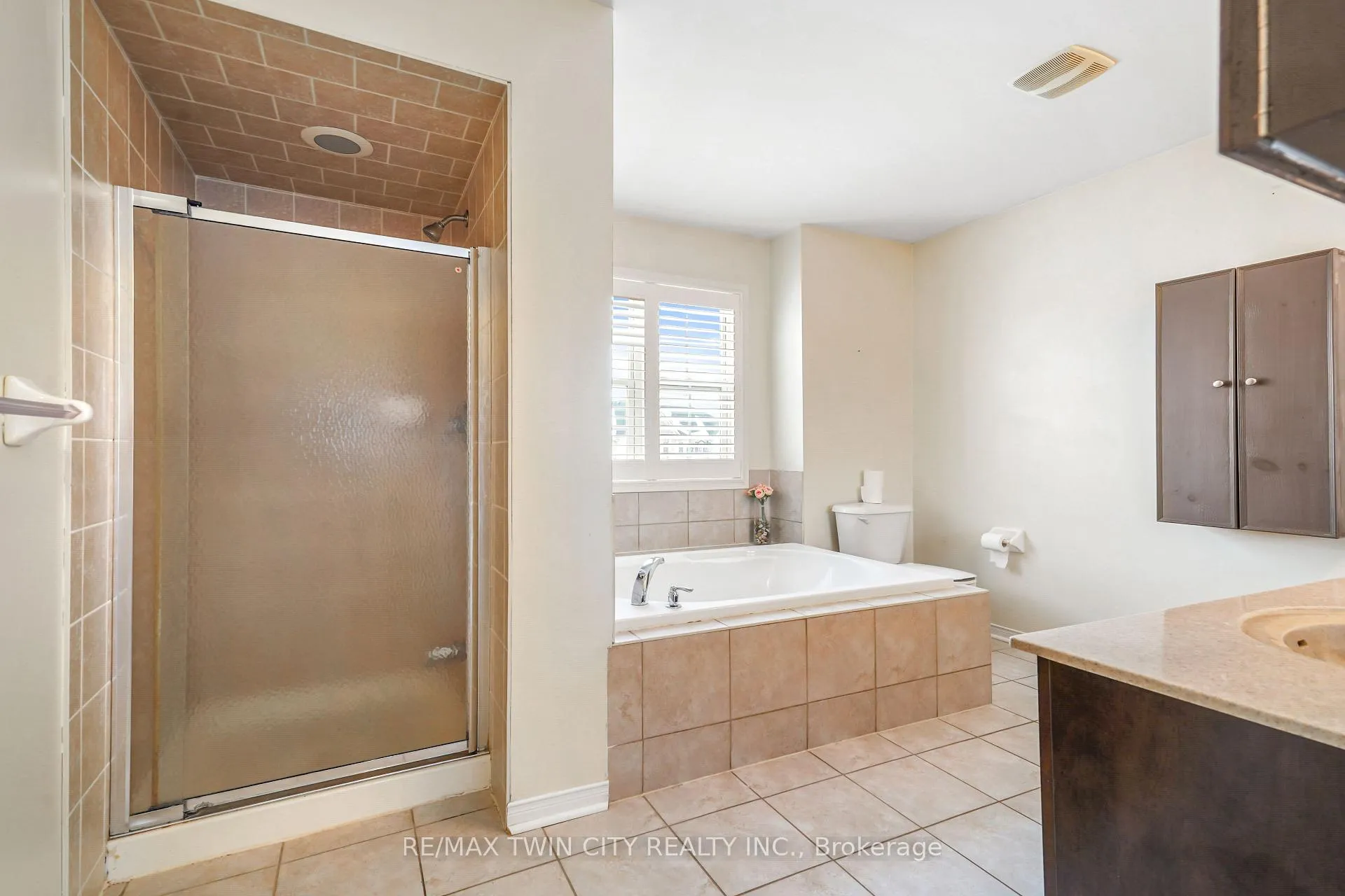 Photo 31 of 199 Blackburn Drive, Brantford, Shellard Lane — HOMEH