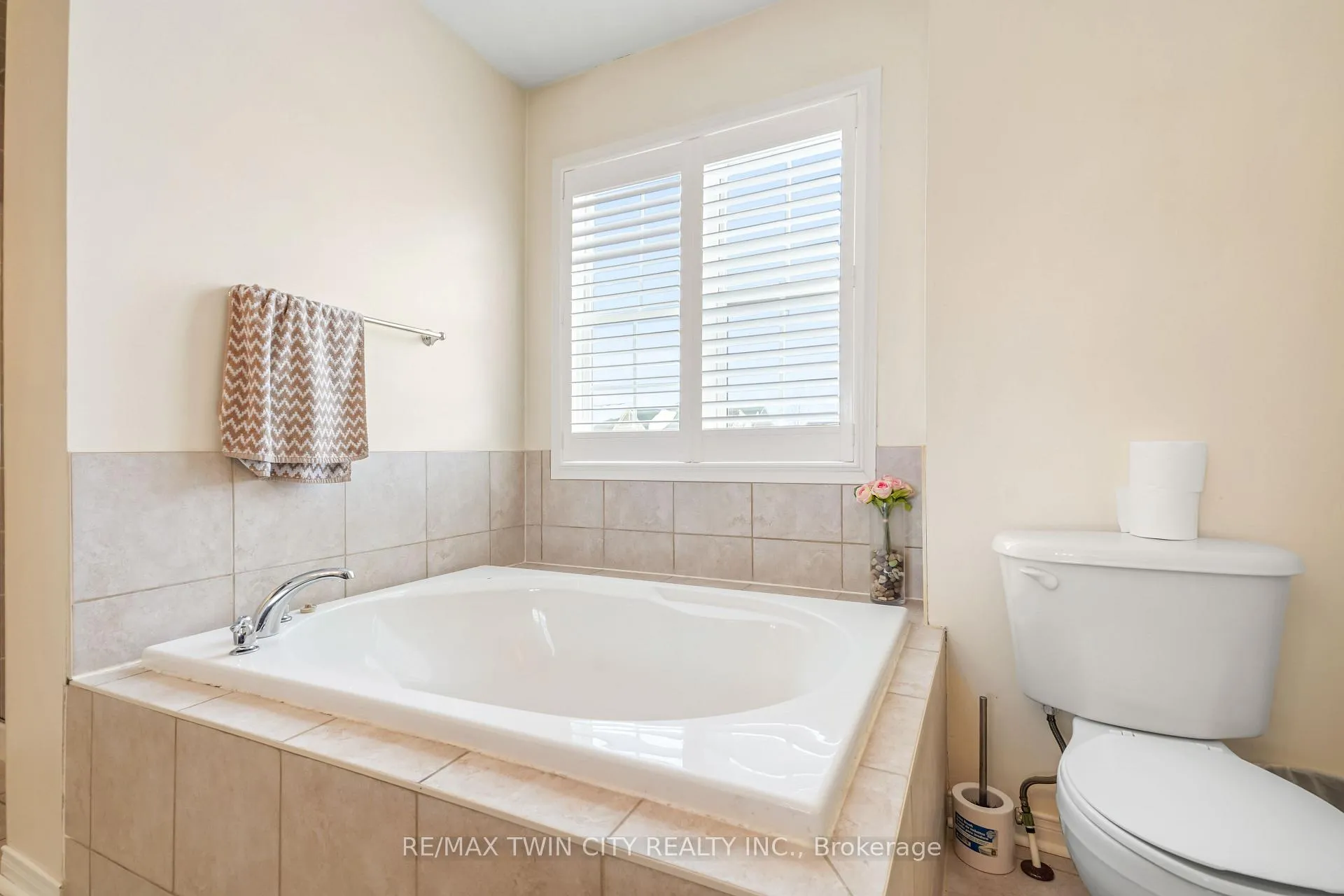 Photo 34 of 199 Blackburn Drive, Brantford, Shellard Lane — HOMEH
