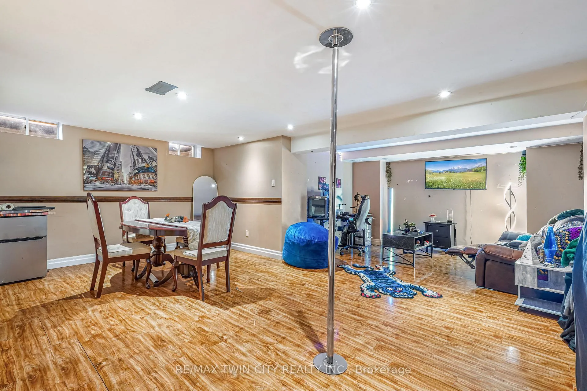 Photo 35 of 199 Blackburn Drive, Brantford, Shellard Lane — HOMEH