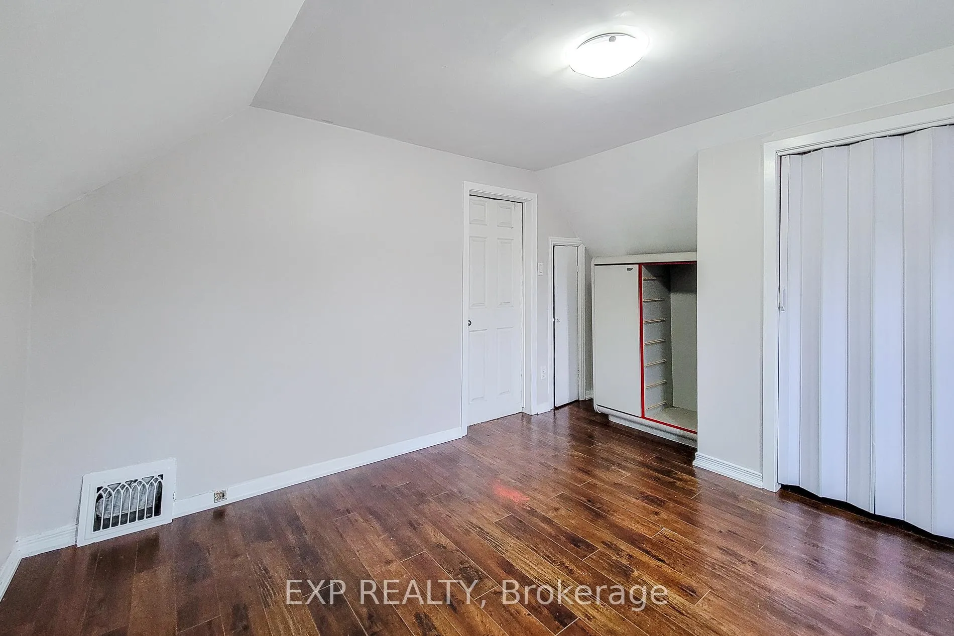 Photo 10 of 101 Sherman Avenue N, Hamilton, Gibson — HOMEH