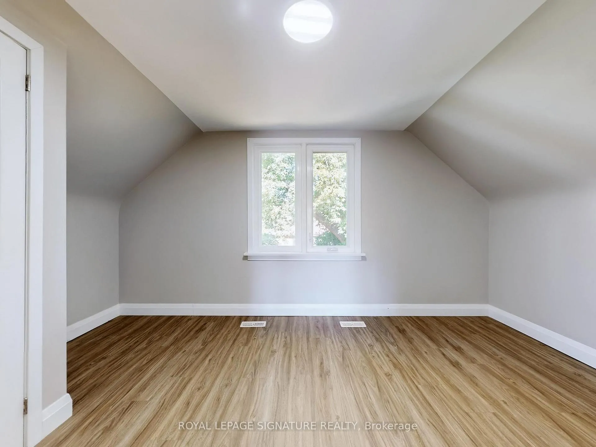 Photo 21 of 22 Sherwood Avenue, Kitchener — HOMEH