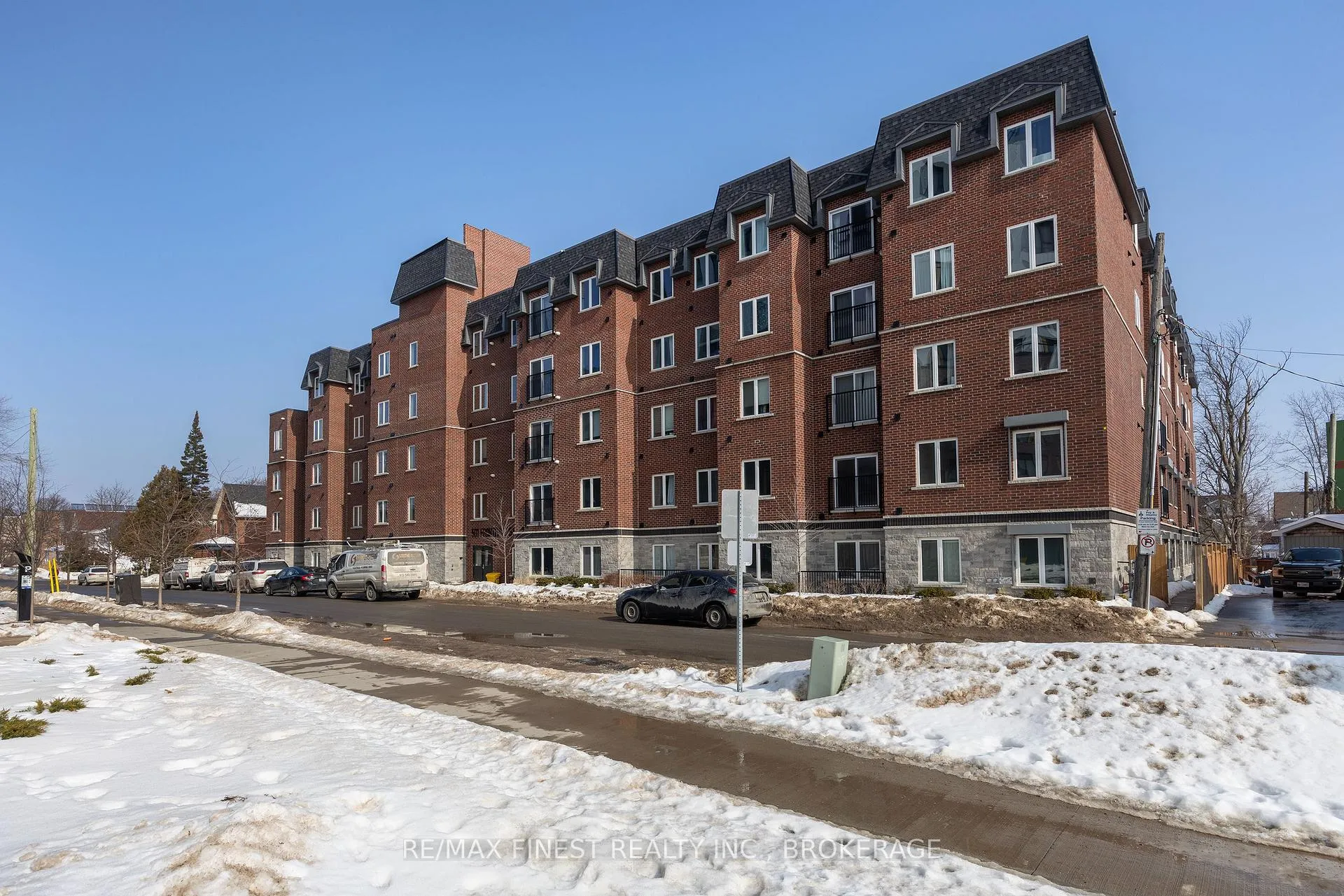Photo 2 of Unit 421, 501 Frontenac Street, Kingston, East of Sir John A. Blvd — HOMEH