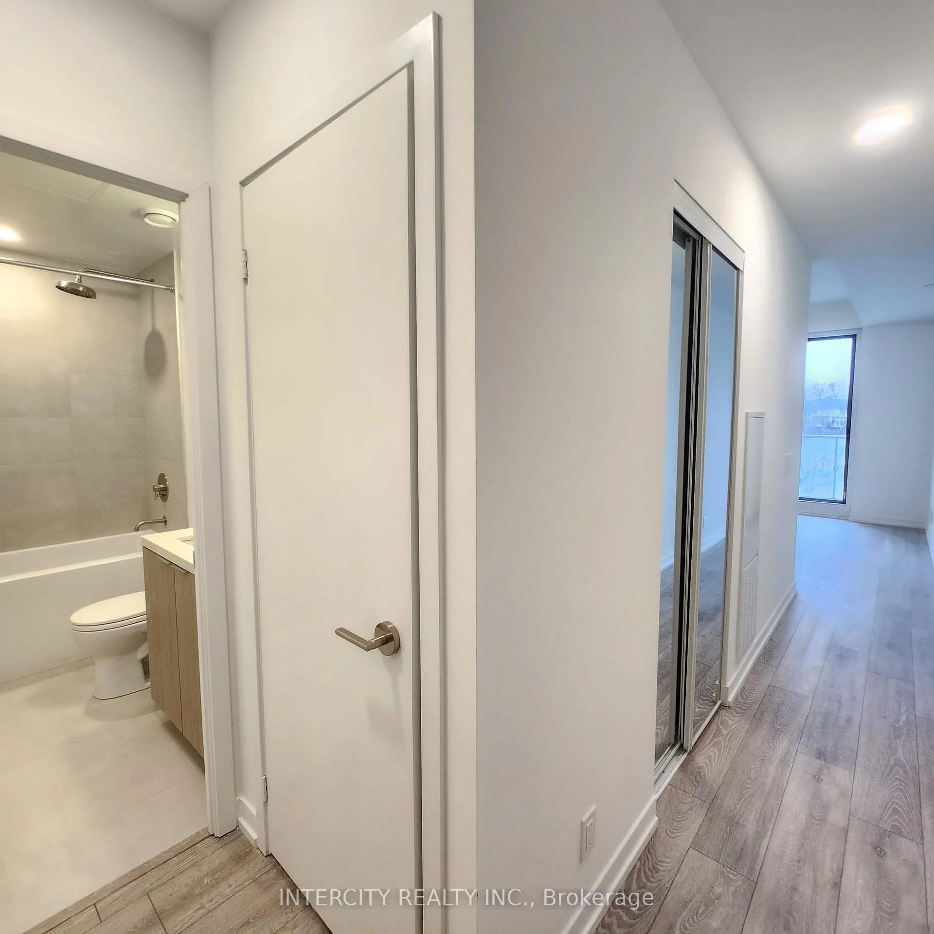 Photo 5 of Unit 728, 2020 Bathurst Street, Toronto, Humewood-Cedarvale — HOMEH