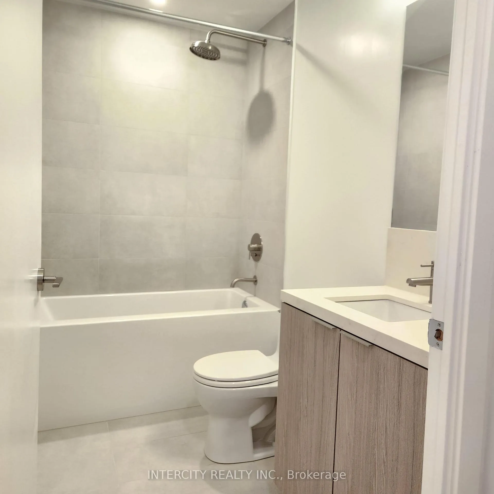 Photo 6 of Unit 728, 2020 Bathurst Street, Toronto, Humewood-Cedarvale — HOMEH