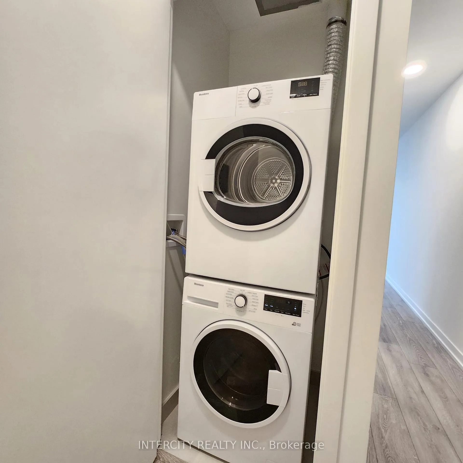 Photo 7 of Unit 728, 2020 Bathurst Street, Toronto, Humewood-Cedarvale — HOMEH