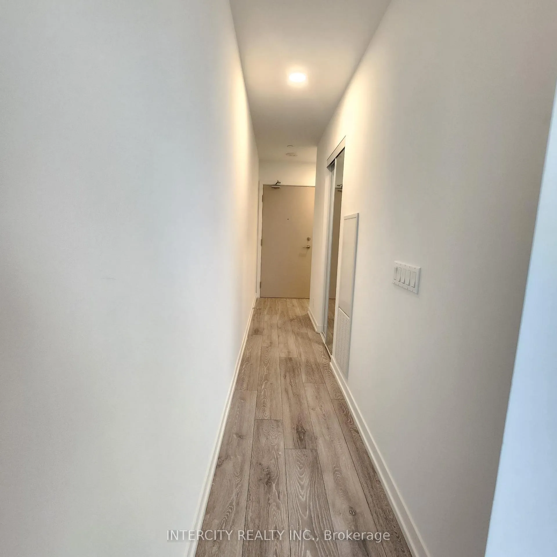 Photo 8 of Unit 728, 2020 Bathurst Street, Toronto, Humewood-Cedarvale — HOMEH