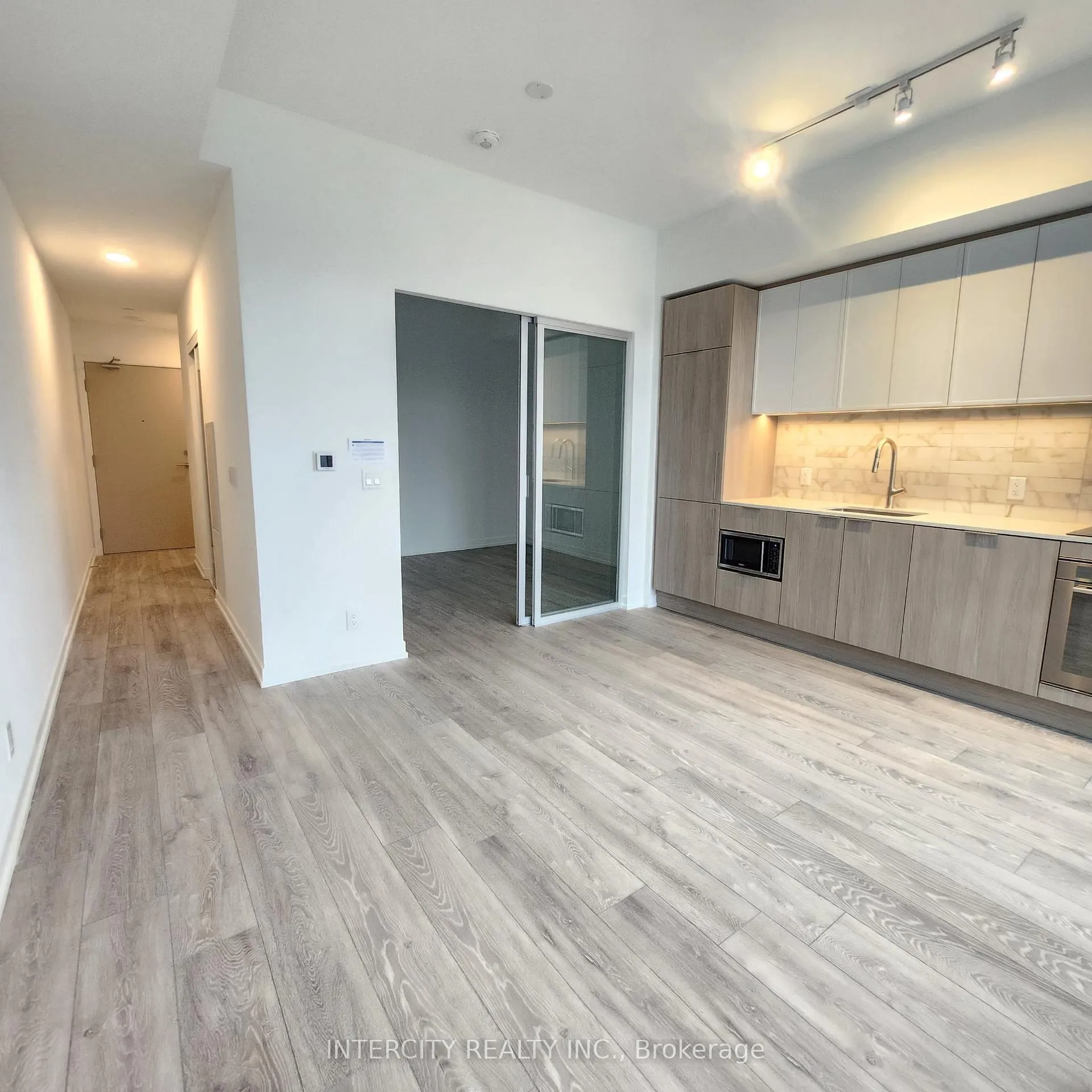 Photo 9 of Unit 728, 2020 Bathurst Street, Toronto, Humewood-Cedarvale — HOMEH