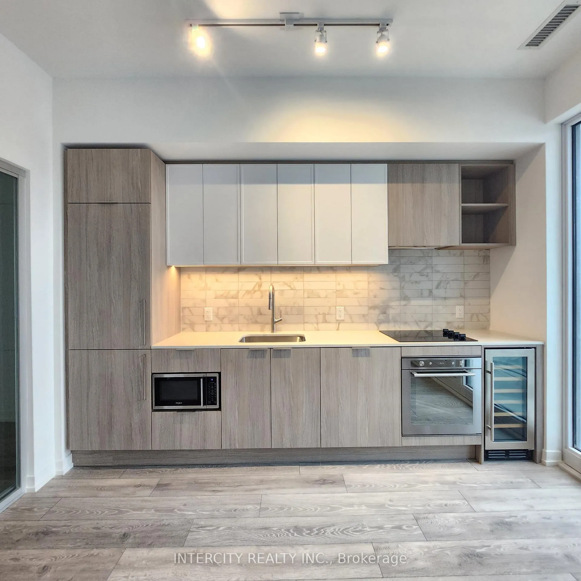 Photo 11 of Unit 728, 2020 Bathurst Street, Toronto, Humewood-Cedarvale — HOMEH