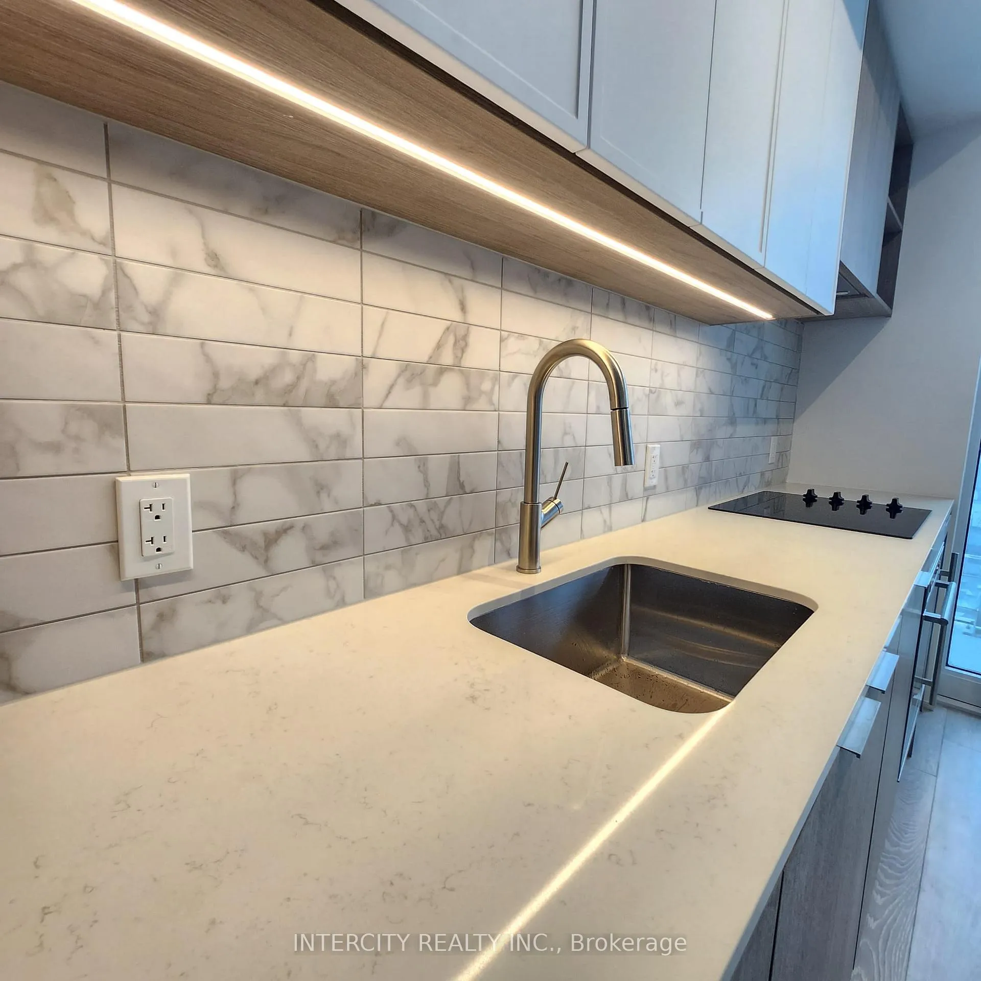 Photo 12 of Unit 728, 2020 Bathurst Street, Toronto, Humewood-Cedarvale — HOMEH