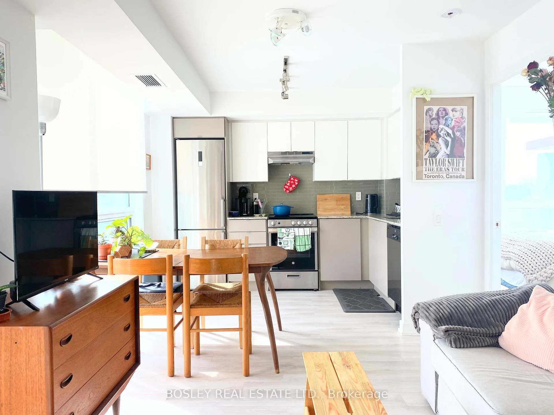 Photo 3 of Unit 604, 120 Varna Drive, Toronto, Englemount-Lawrence — HOMEH
