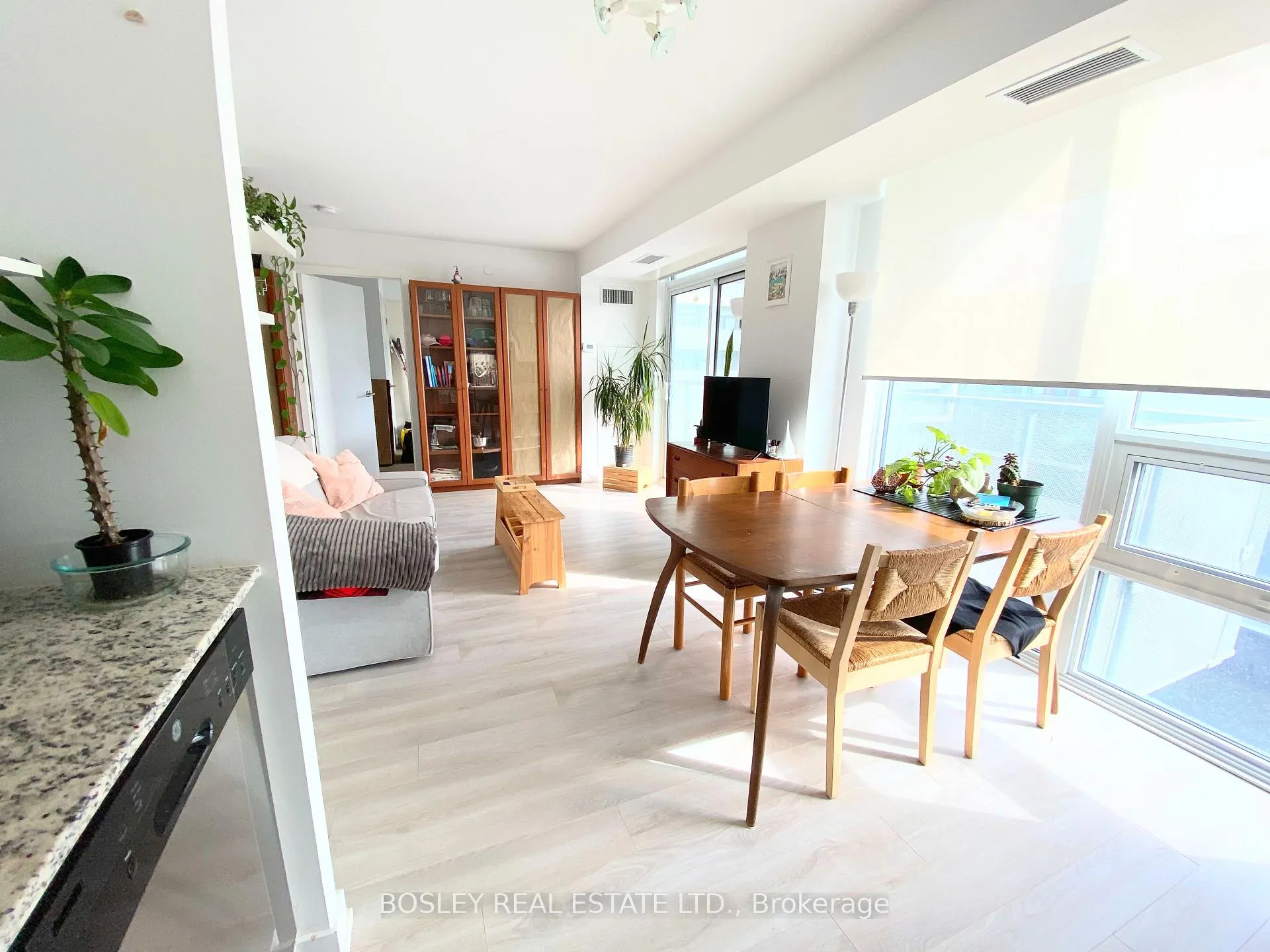 Photo 5 of Unit 604, 120 Varna Drive, Toronto, Englemount-Lawrence — HOMEH