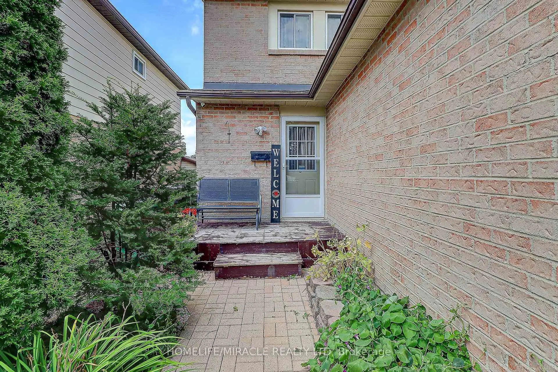 Photo 3 of 114 Martindale Crescent, Brampton, Brampton West — HOMEH