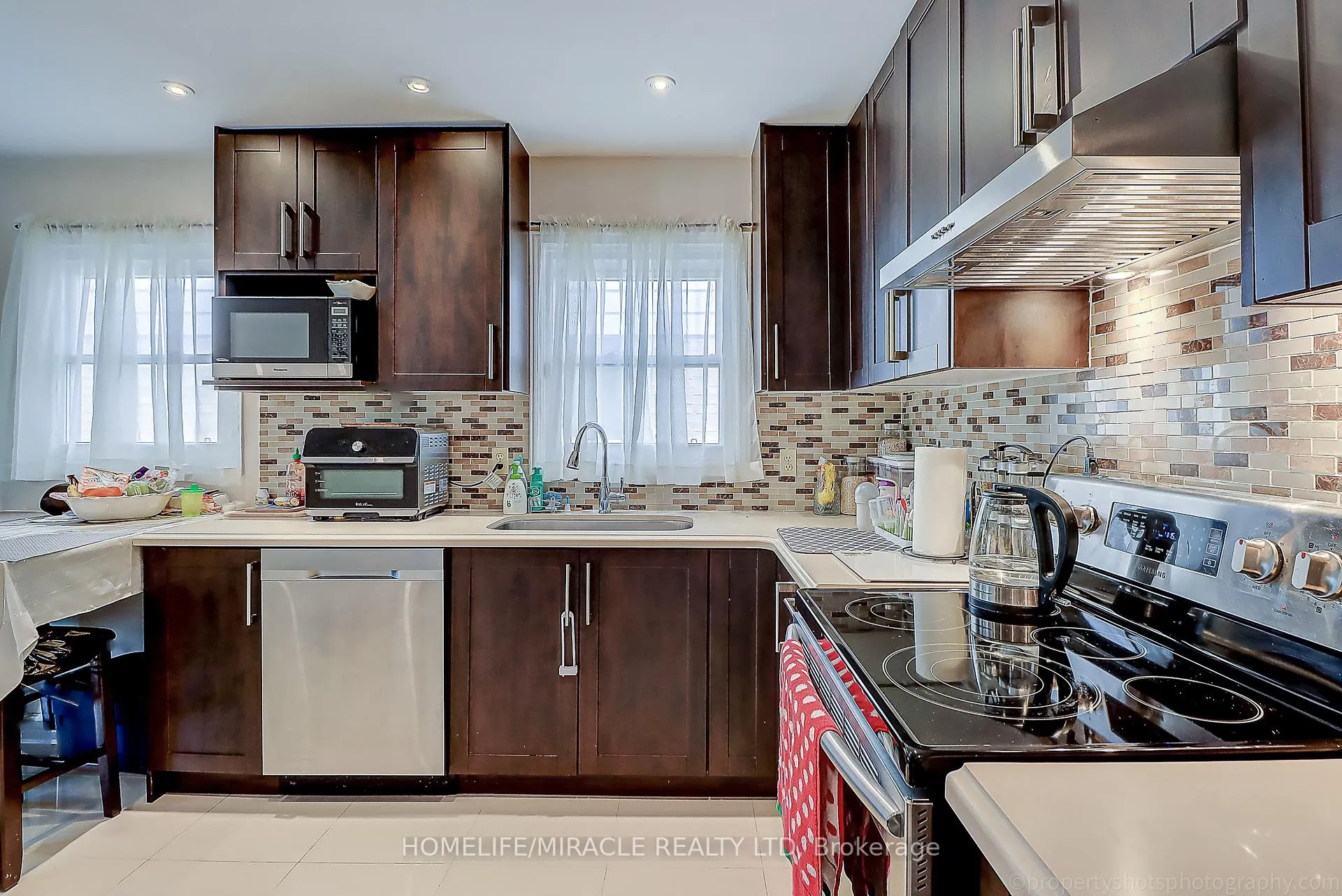 Photo 5 of 114 Martindale Crescent, Brampton, Brampton West — HOMEH