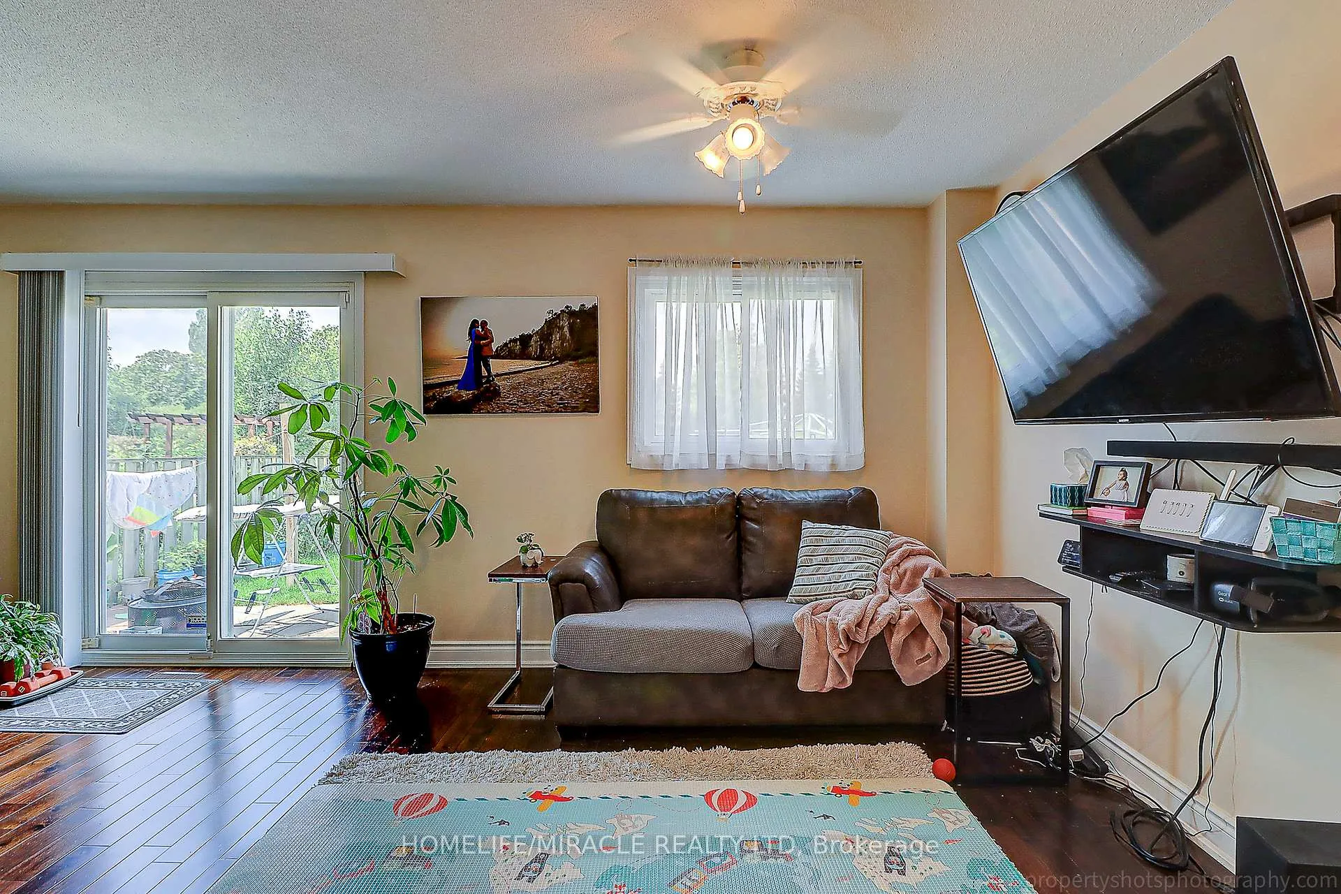 Photo 9 of 114 Martindale Crescent, Brampton, Brampton West — HOMEH