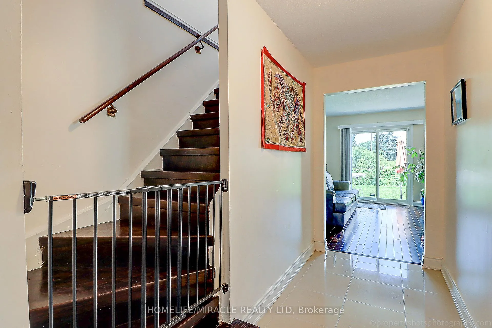 Photo 10 of 114 Martindale Crescent, Brampton, Brampton West — HOMEH