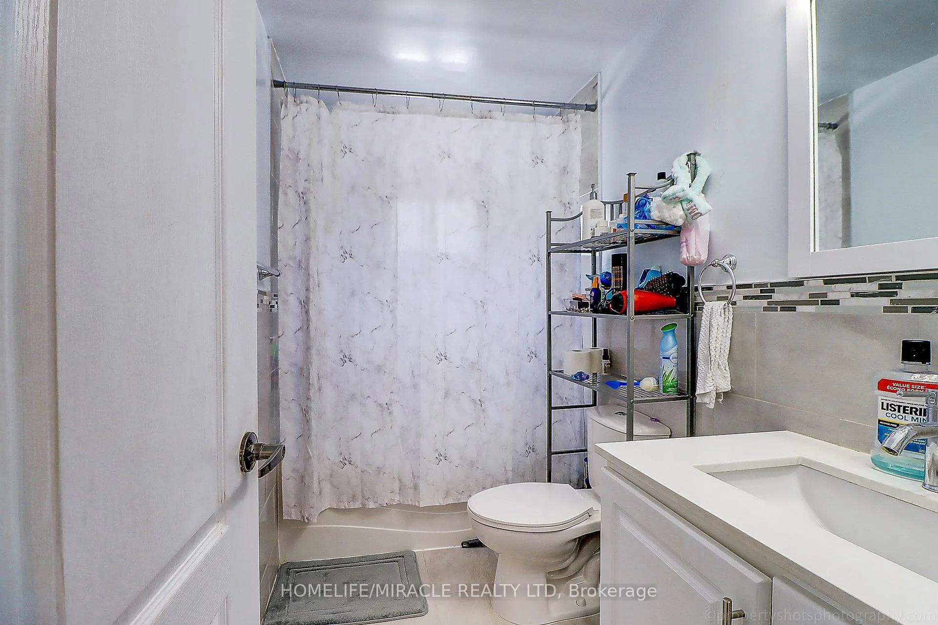 Photo 12 of 114 Martindale Crescent, Brampton, Brampton West — HOMEH