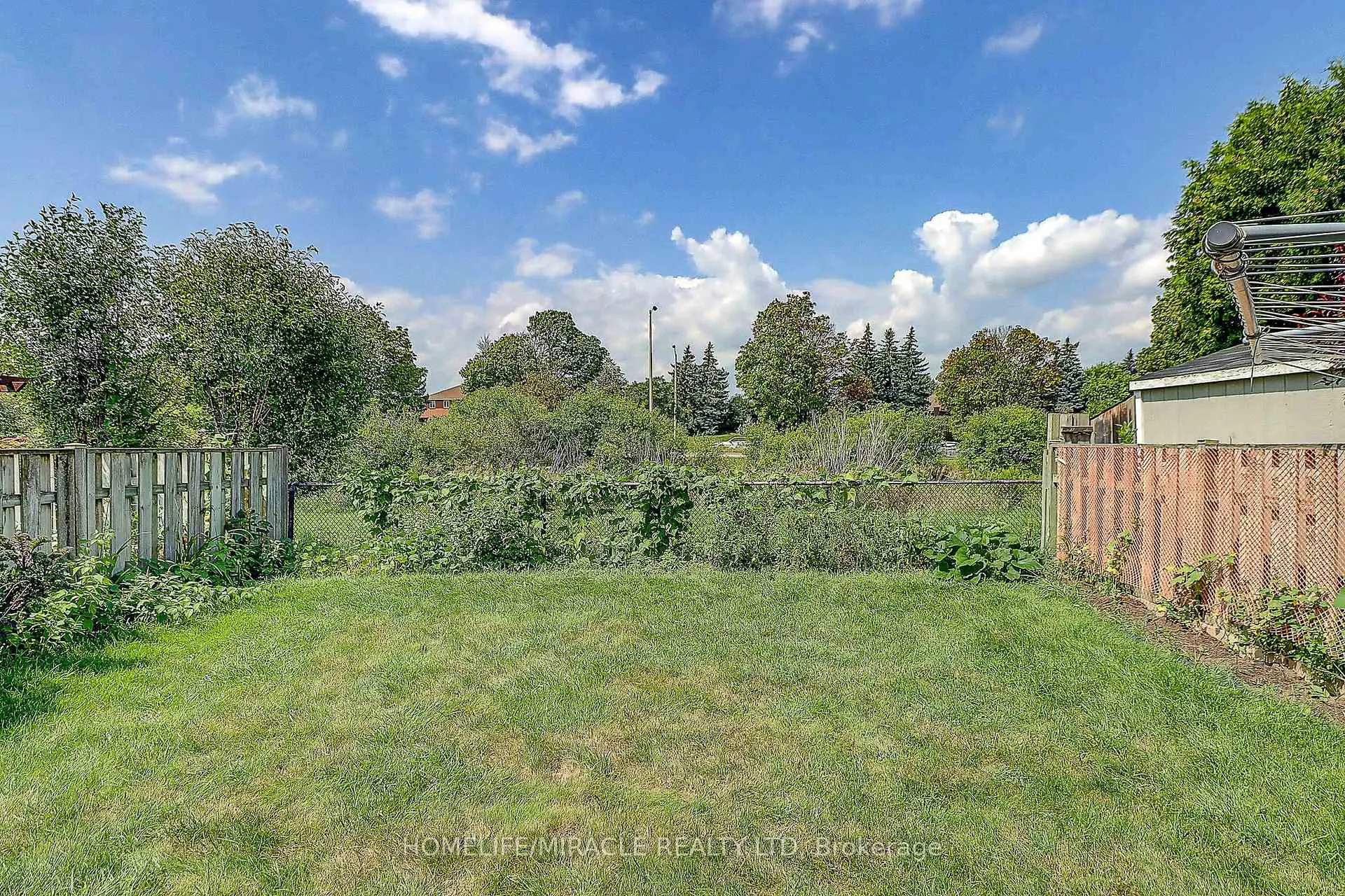 Photo 25 of 114 Martindale Crescent, Brampton, Brampton West — HOMEH