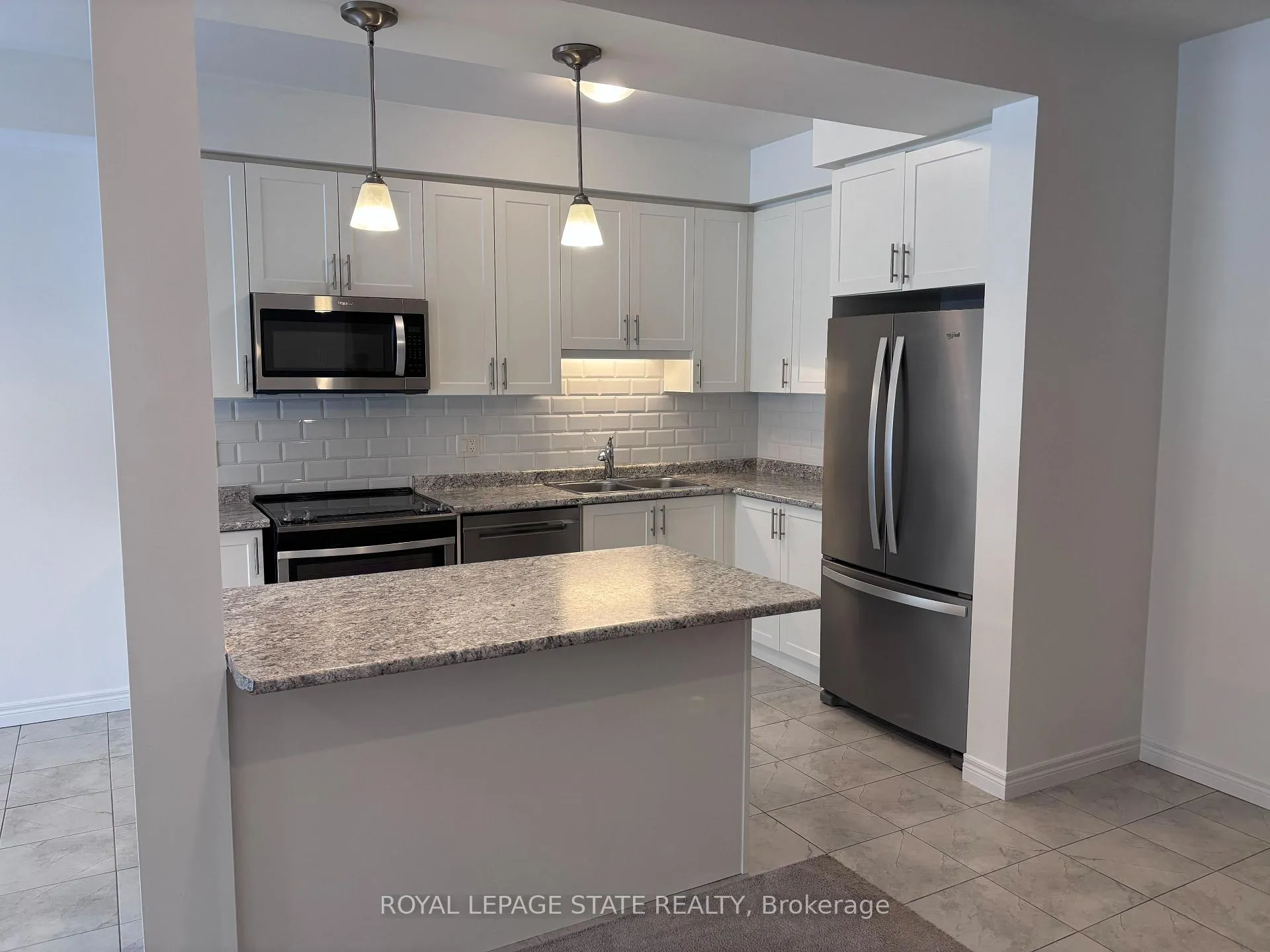 Photo 3 of 24 Garlent Avenue, Hamilton, Meadowlands — HOMEH