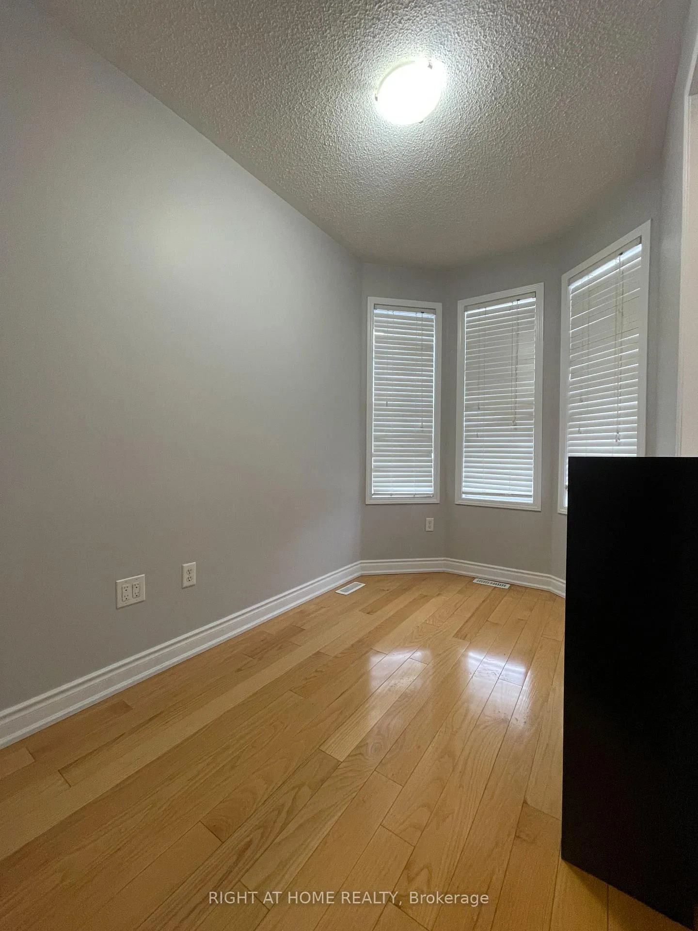 Photo 3 of 230 Fandango Drive, Brampton, Credit Valley — HOMEH