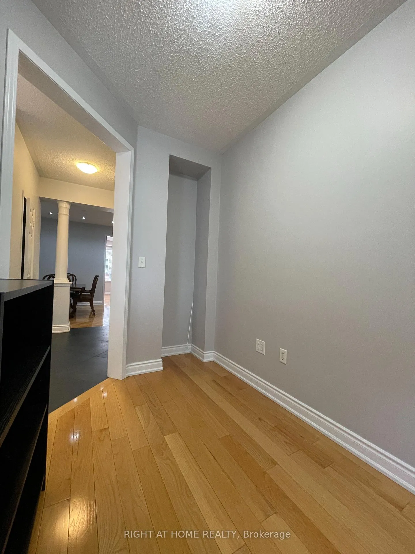 Photo 4 of 230 Fandango Drive, Brampton, Credit Valley — HOMEH