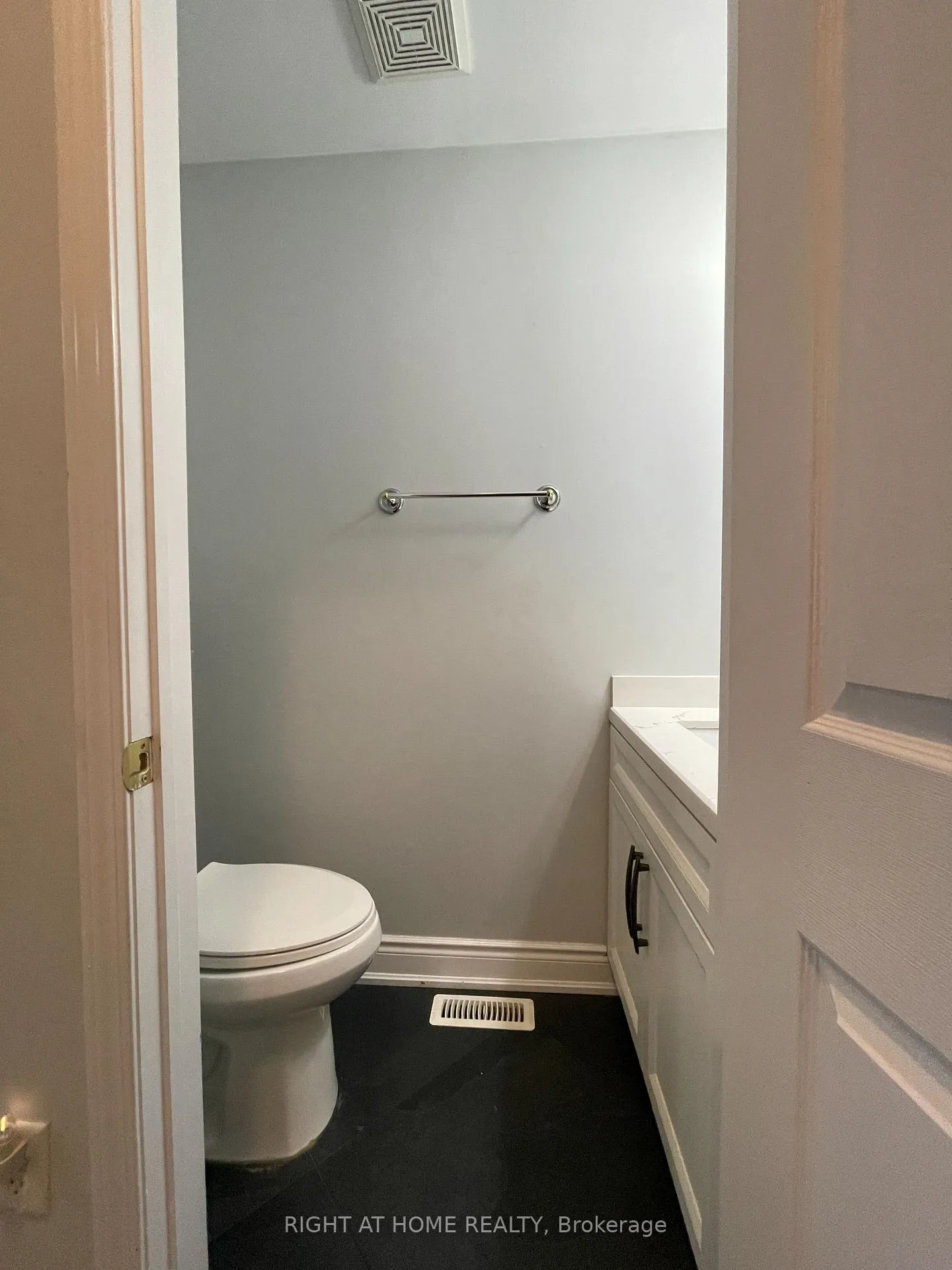 Photo 7 of 230 Fandango Drive, Brampton, Credit Valley — HOMEH