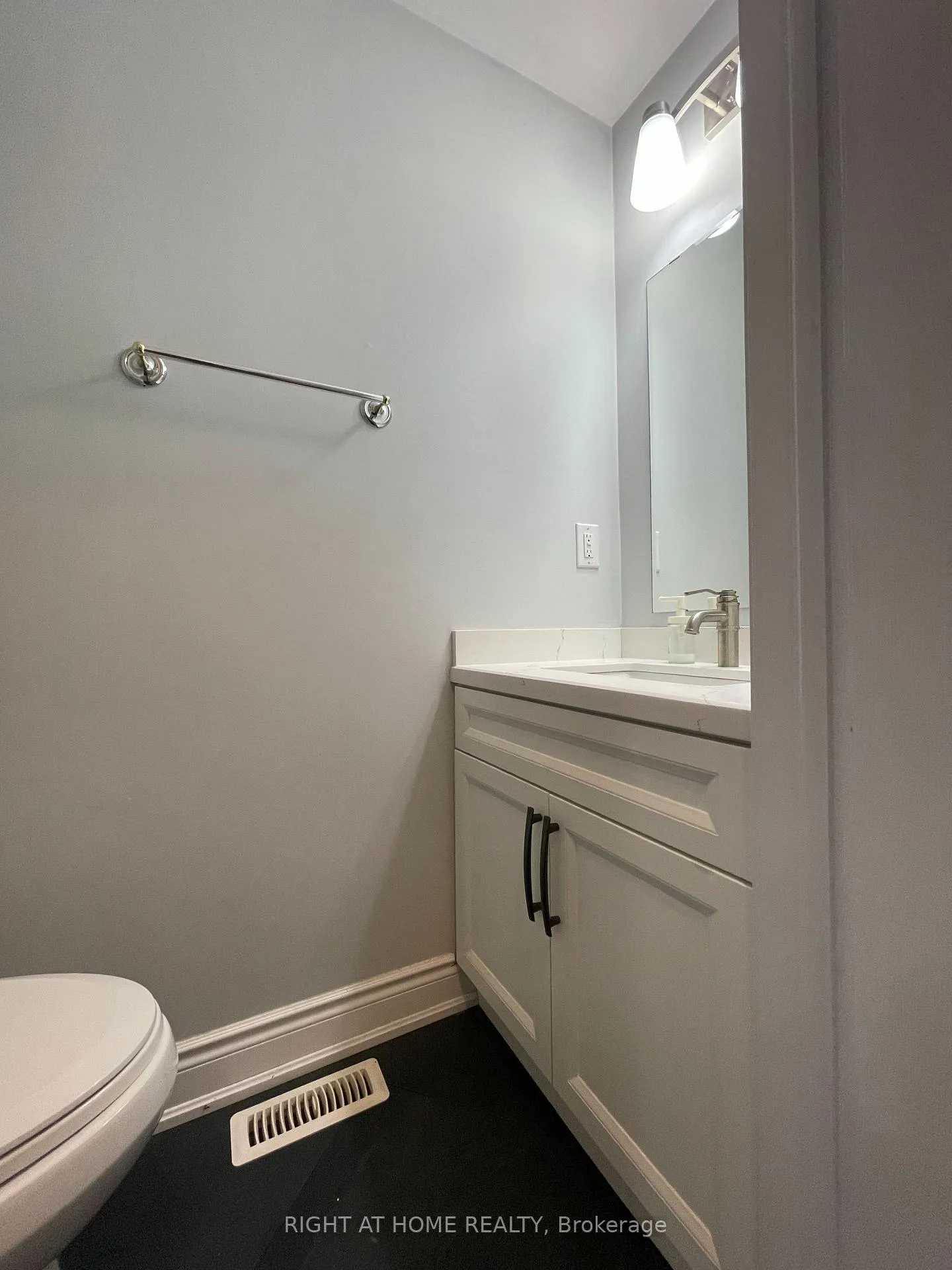 Photo 8 of 230 Fandango Drive, Brampton, Credit Valley — HOMEH