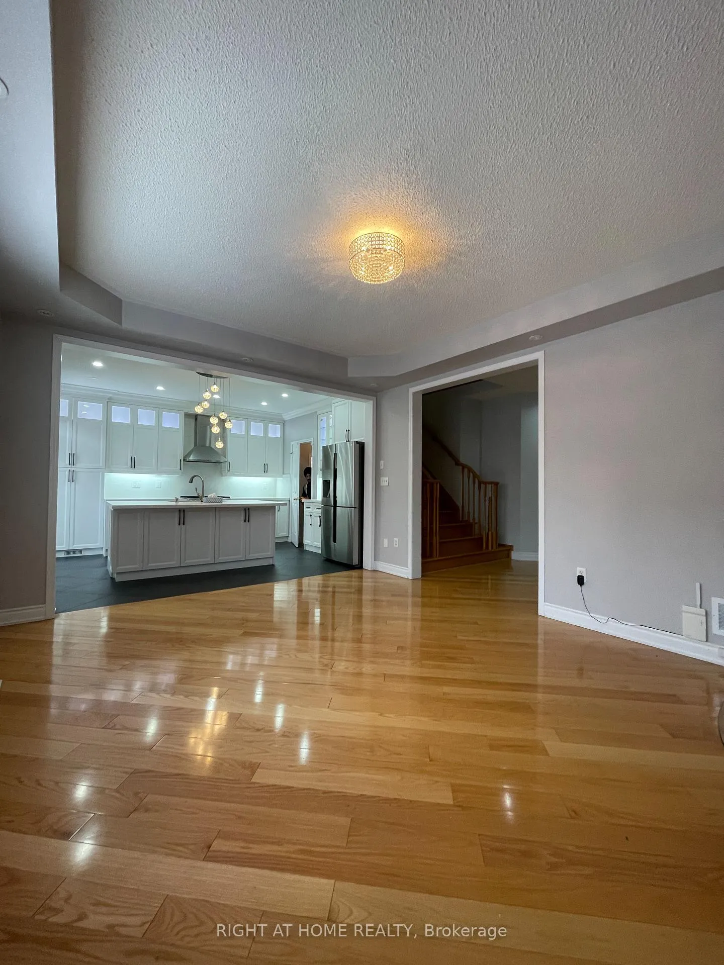Photo 11 of 230 Fandango Drive, Brampton, Credit Valley — HOMEH