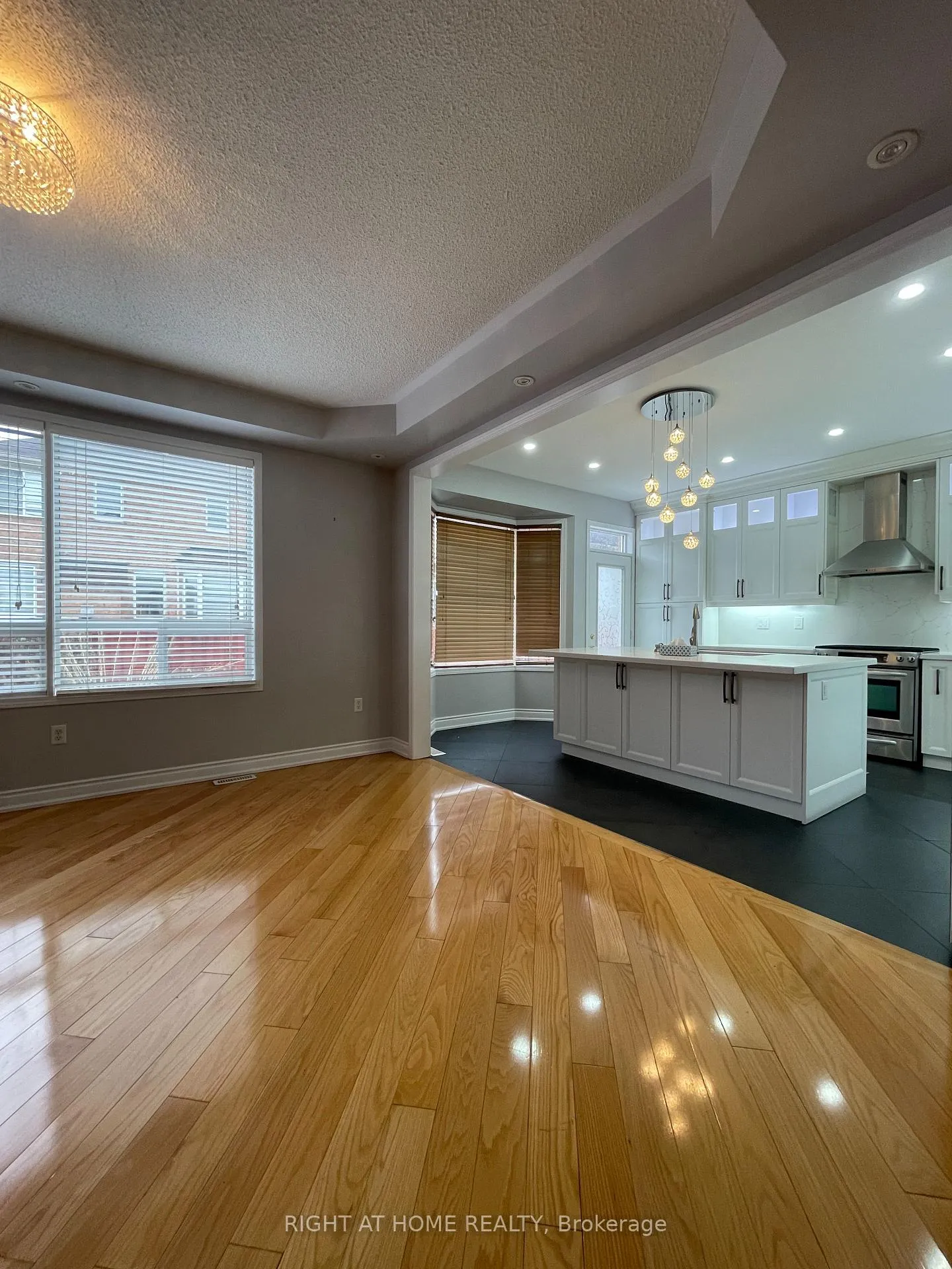 Photo 12 of 230 Fandango Drive, Brampton, Credit Valley — HOMEH