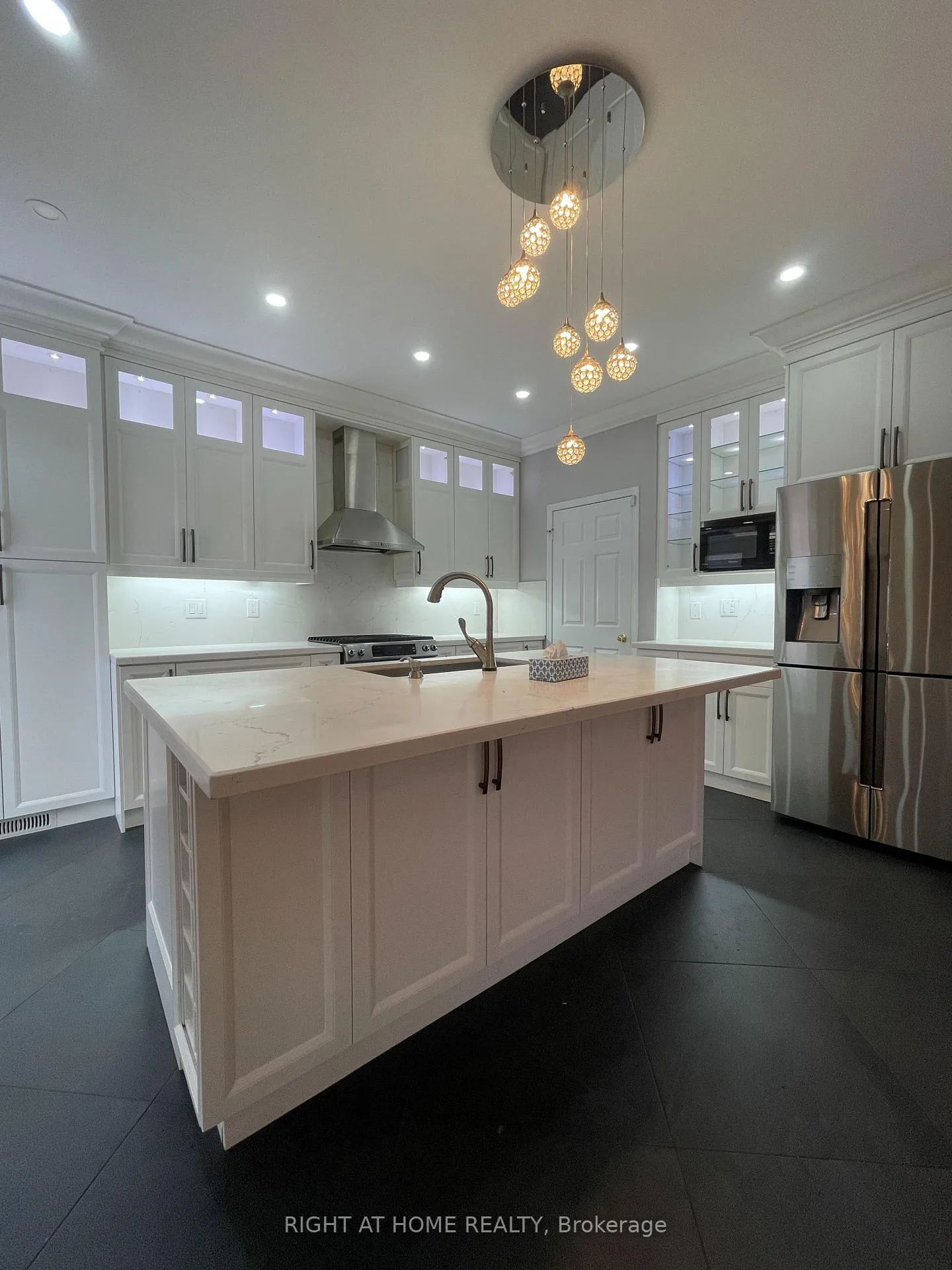 Photo 18 of 230 Fandango Drive, Brampton, Credit Valley — HOMEH