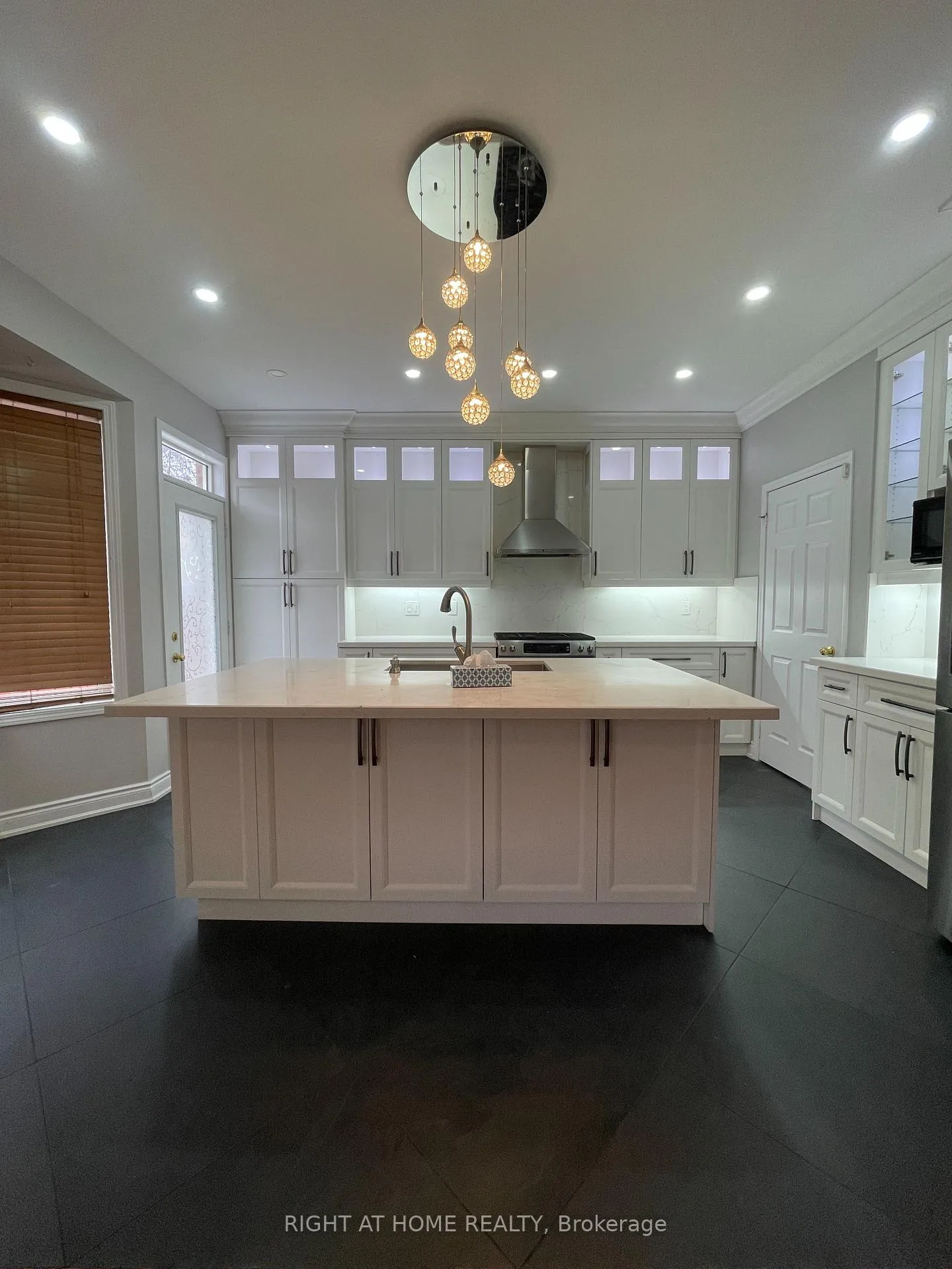 Photo 19 of 230 Fandango Drive, Brampton, Credit Valley — HOMEH