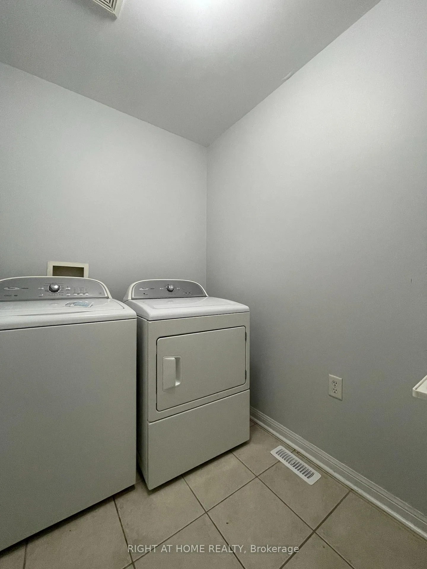 Photo 36 of 230 Fandango Drive, Brampton, Credit Valley — HOMEH