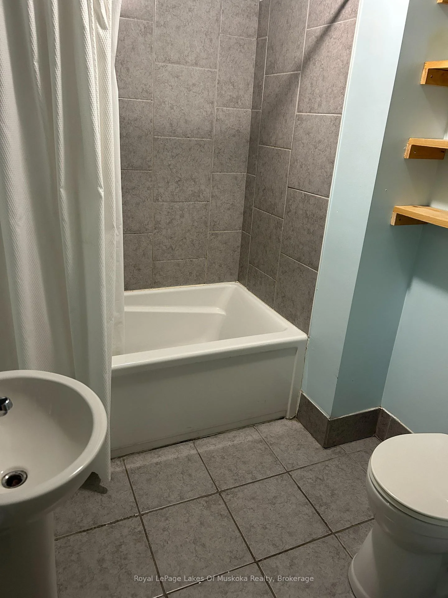 Photo 15 of 190 Ecclestone Drive, Bracebridge, Monck (Bracebridge) — HOMEH