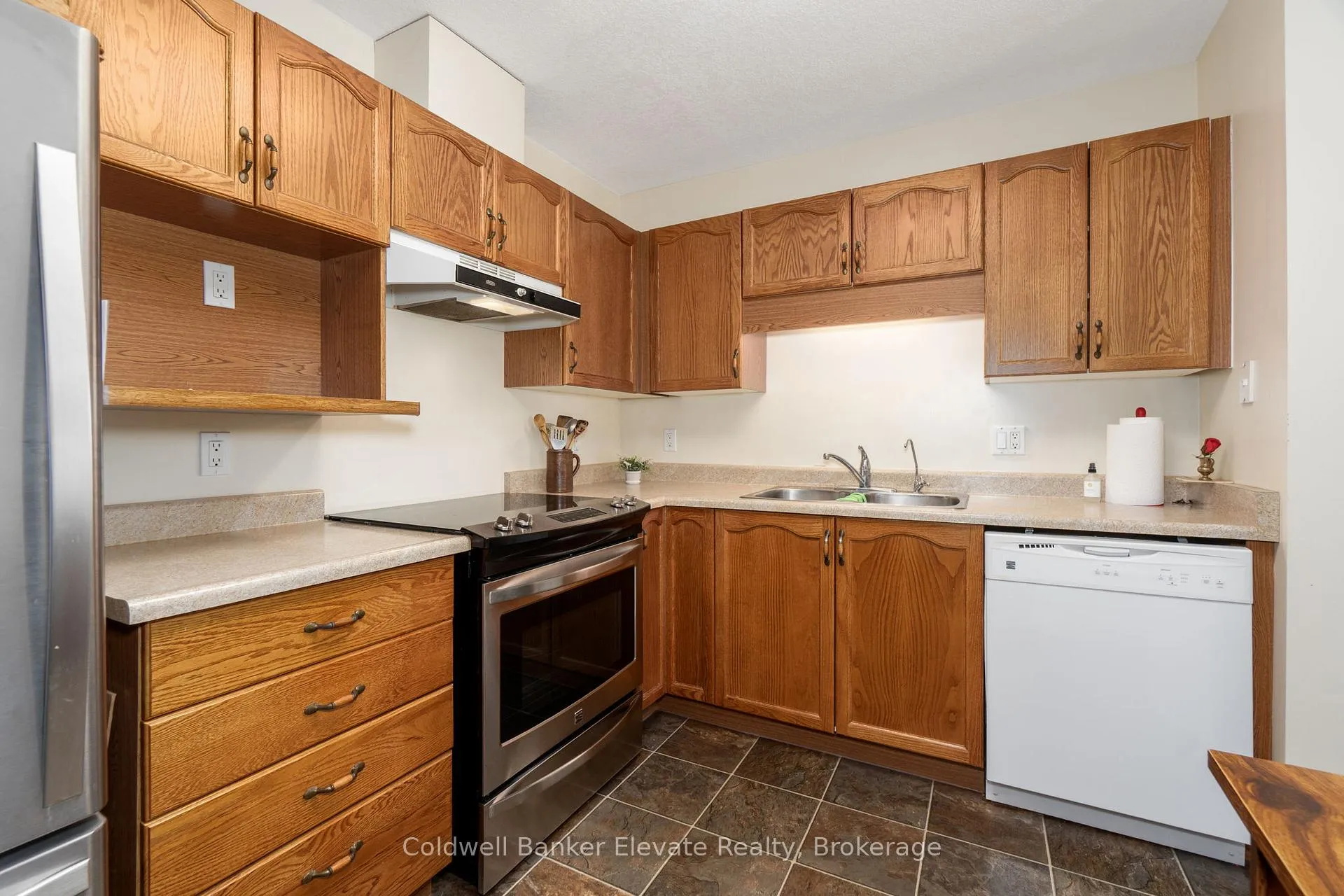 Photo 10 of Unit 42, 2705 Kingsway Drive, Kitchener — HOMEH
