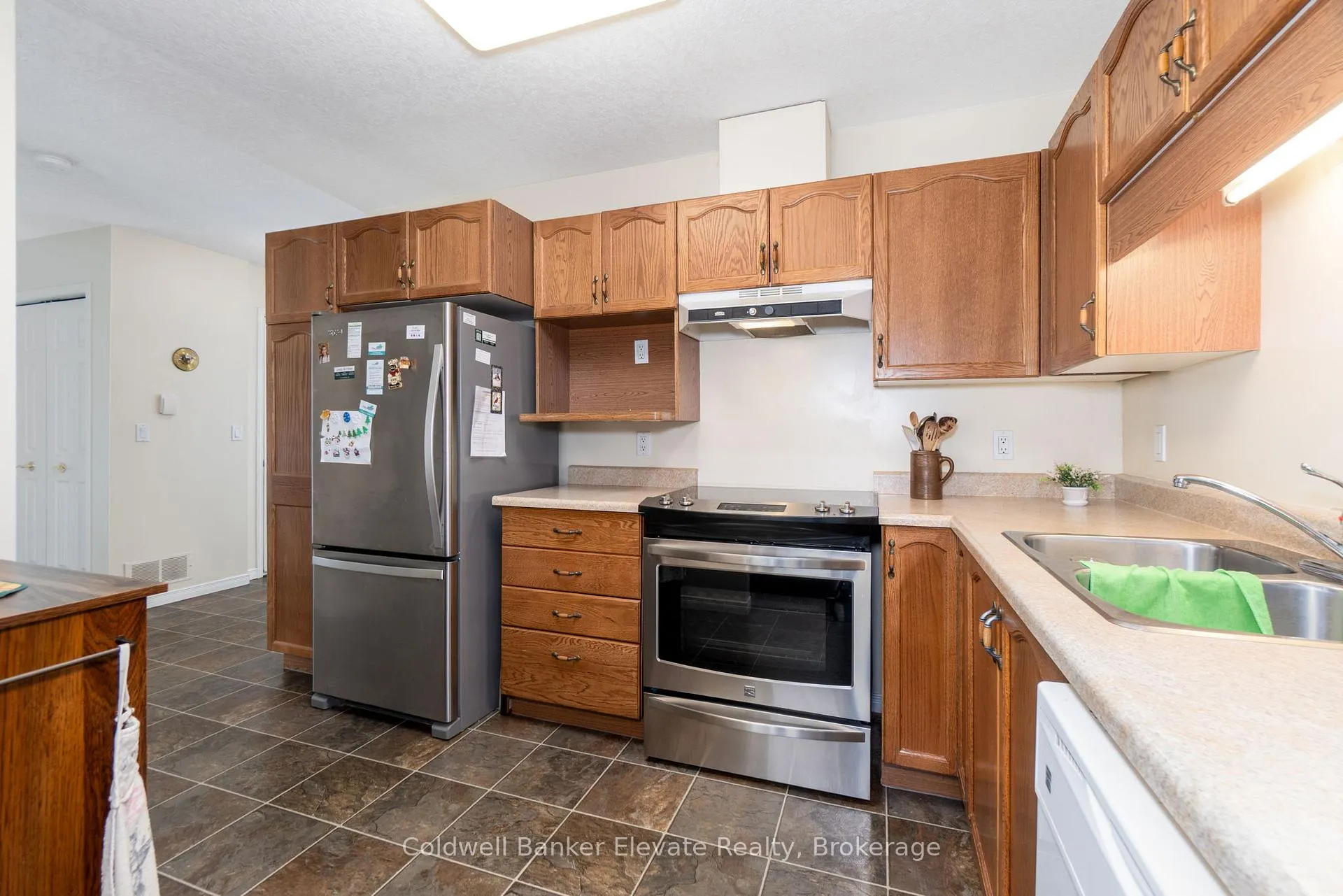 Photo 11 of Unit 42, 2705 Kingsway Drive, Kitchener — HOMEH