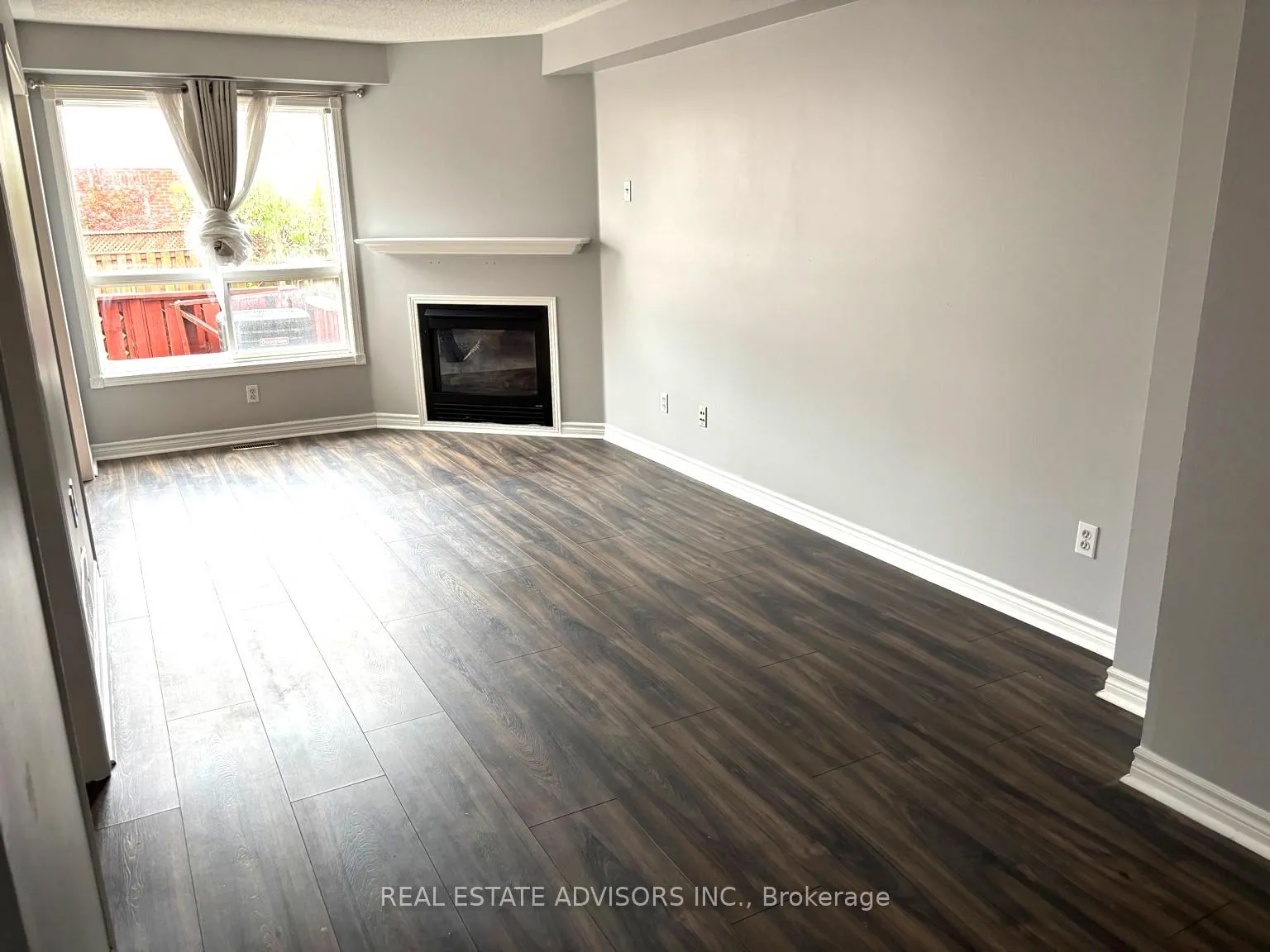 Photo 3 of 15 Queen Anne Drive, Brampton, Fletcher's Meadow — HOMEH