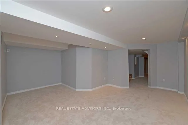 Photo 8 of 15 Queen Anne Drive, Brampton, Fletcher's Meadow — HOMEH