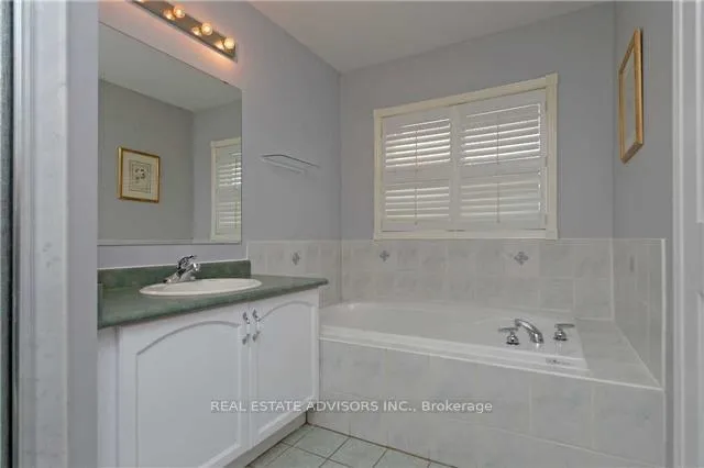 Photo 11 of 15 Queen Anne Drive, Brampton, Fletcher's Meadow — HOMEH