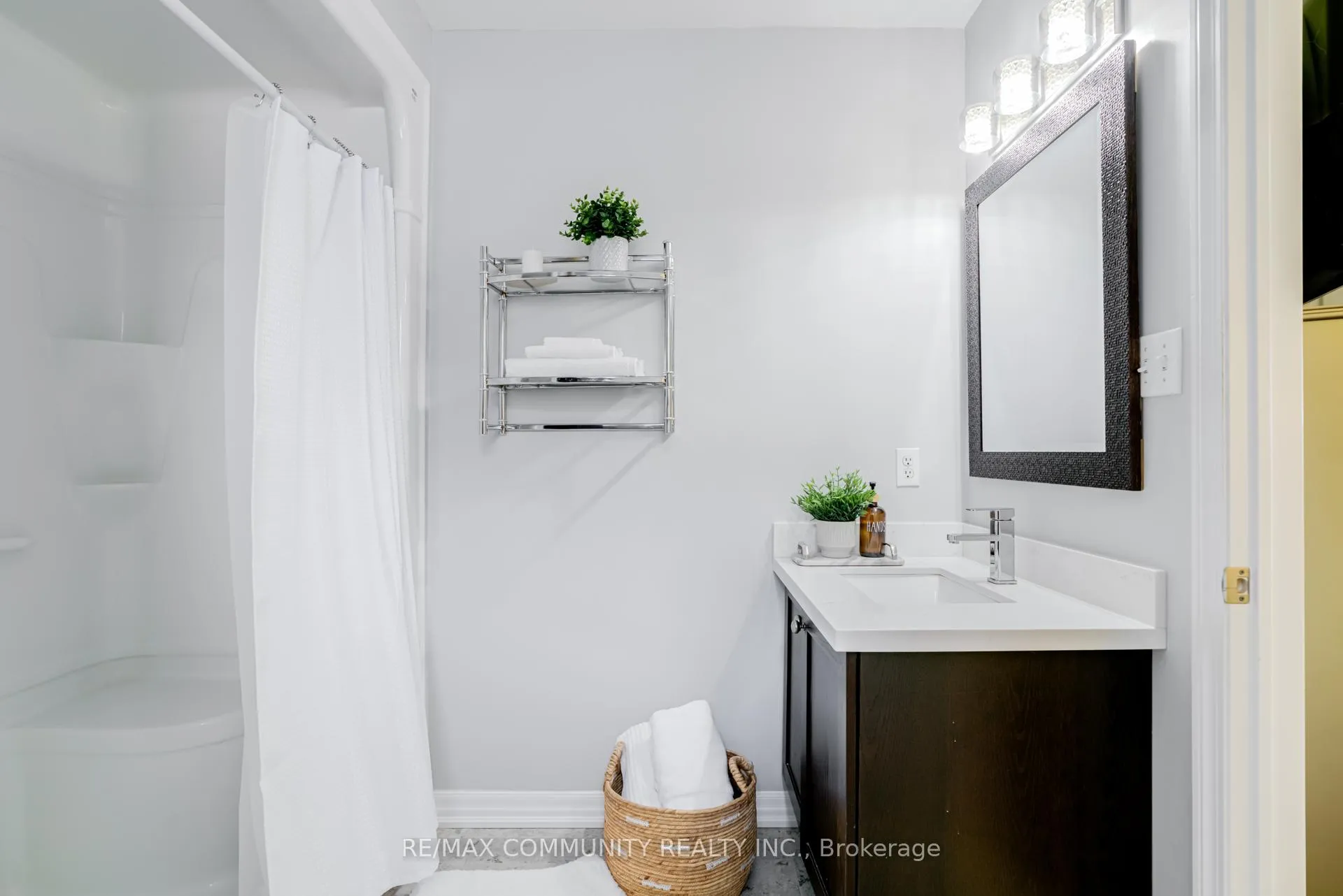 Photo 18 of 1115 Ormond Drive, Oshawa, Samac — HOMEH