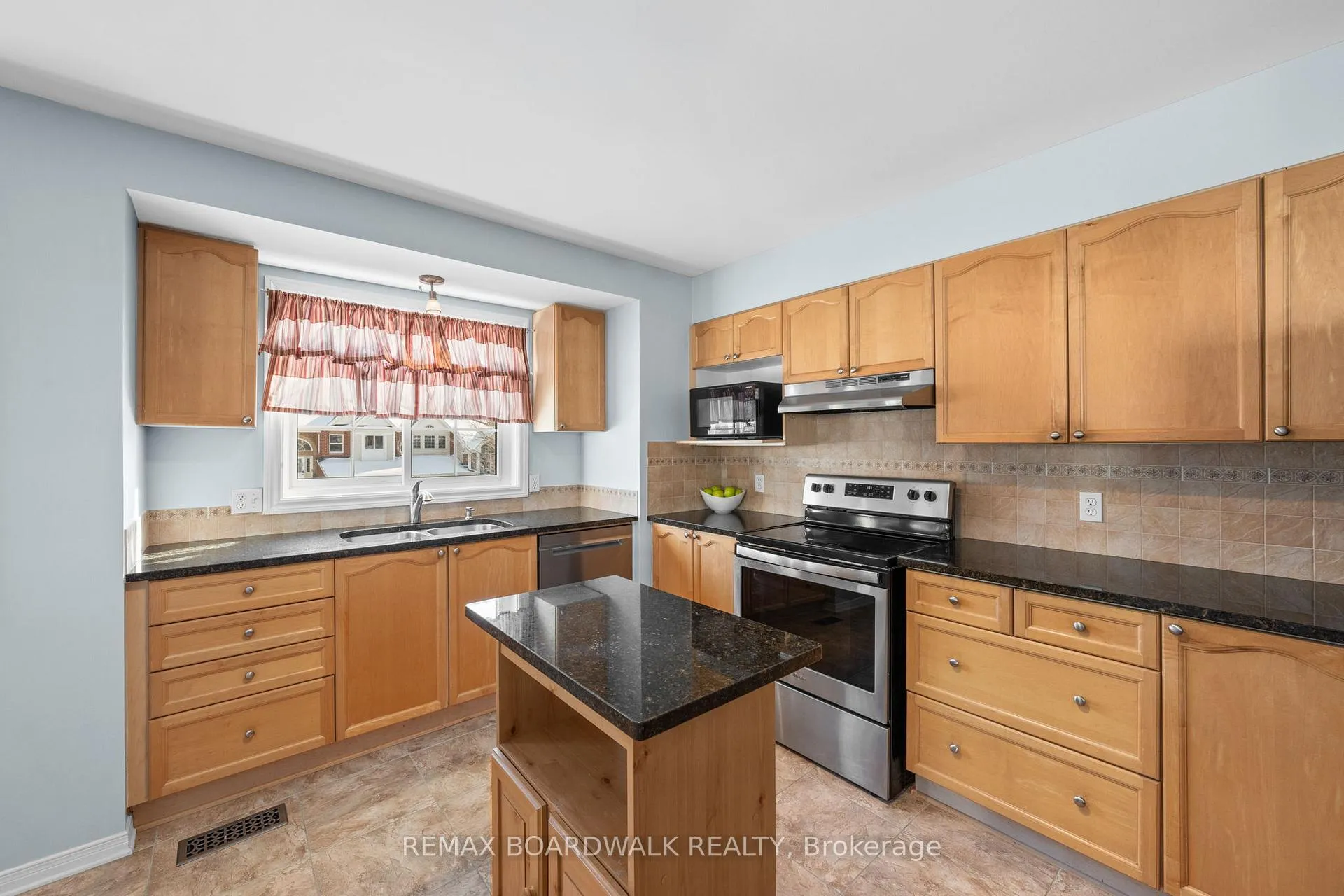 Photo 5 of 76 Boulder Way, Ottawa, Barrhaven - Longfields — HOMEH