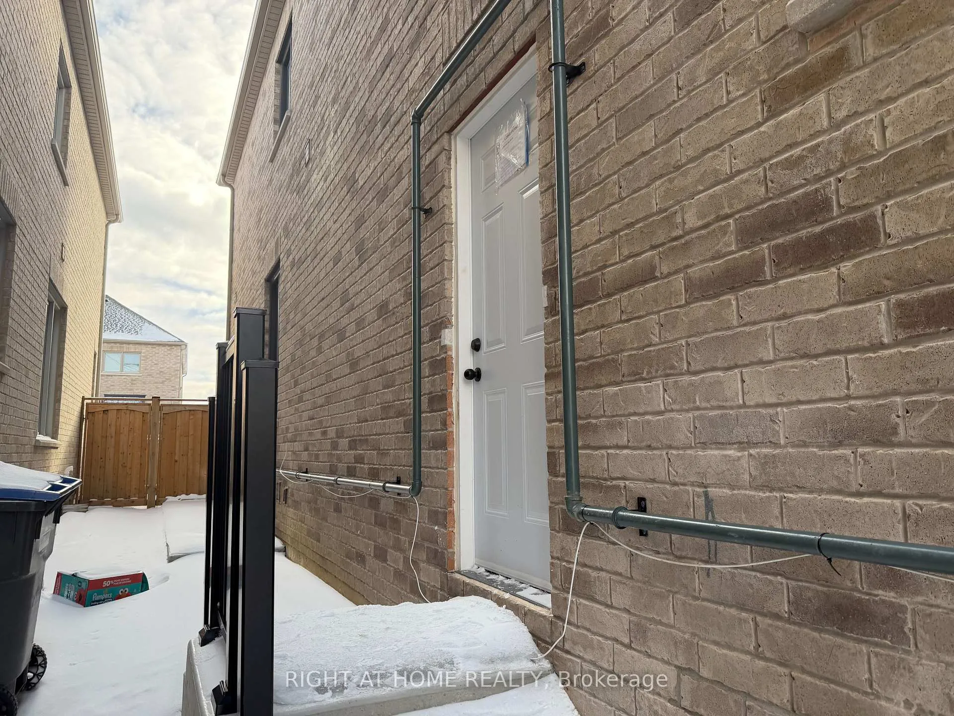 Photo 3 of Unit LOWER, 25 Hubbell Road, Brampton, Bram West — HOMEH