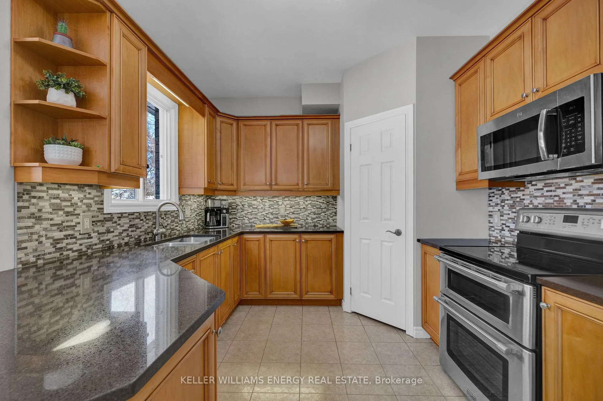 Photo 3 of 518 Britannia Avenue E, Oshawa, Kedron — HOMEH