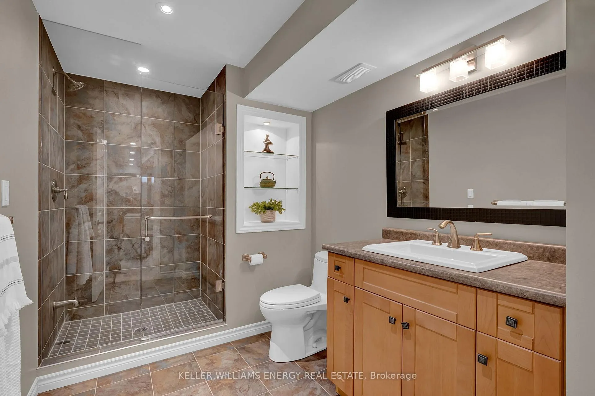 Photo 36 of 518 Britannia Avenue E, Oshawa, Kedron — HOMEH